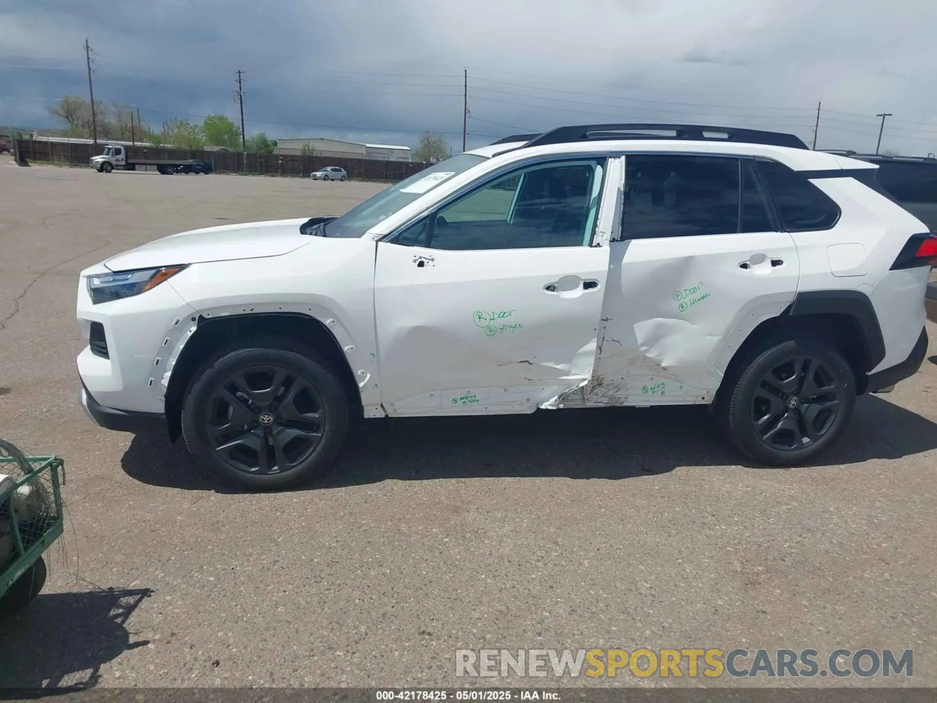 14 fotografías del automóvil dañado 2T3J1RFV8RW472982 TOYOTA RAV4 2024