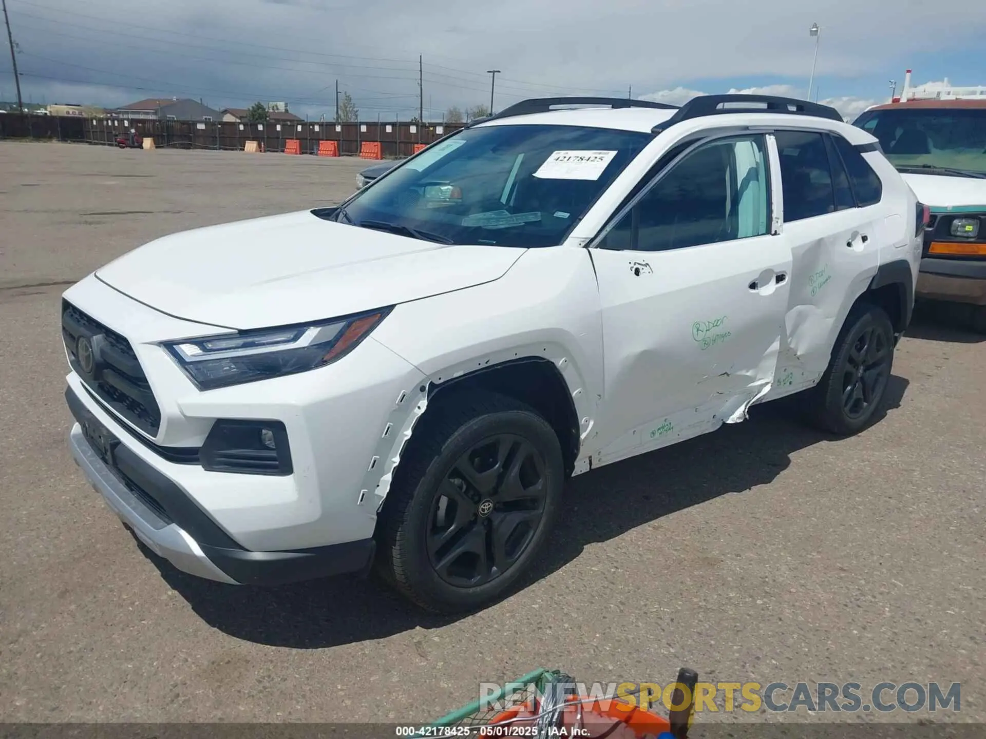2 fotografías del automóvil dañado 2T3J1RFV8RW472982 TOYOTA RAV4 2024