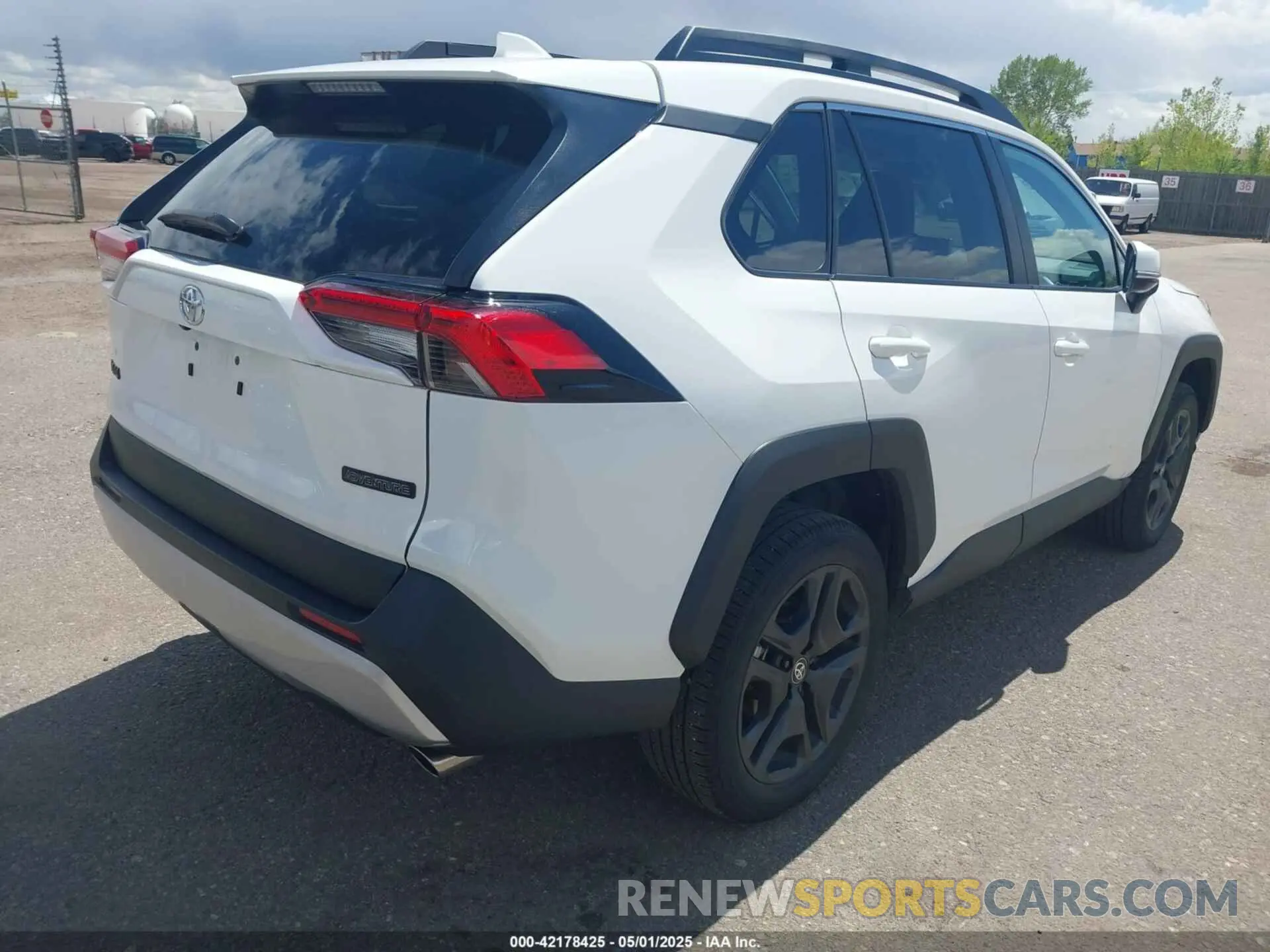 4 fotografías del automóvil dañado 2T3J1RFV8RW472982 TOYOTA RAV4 2024