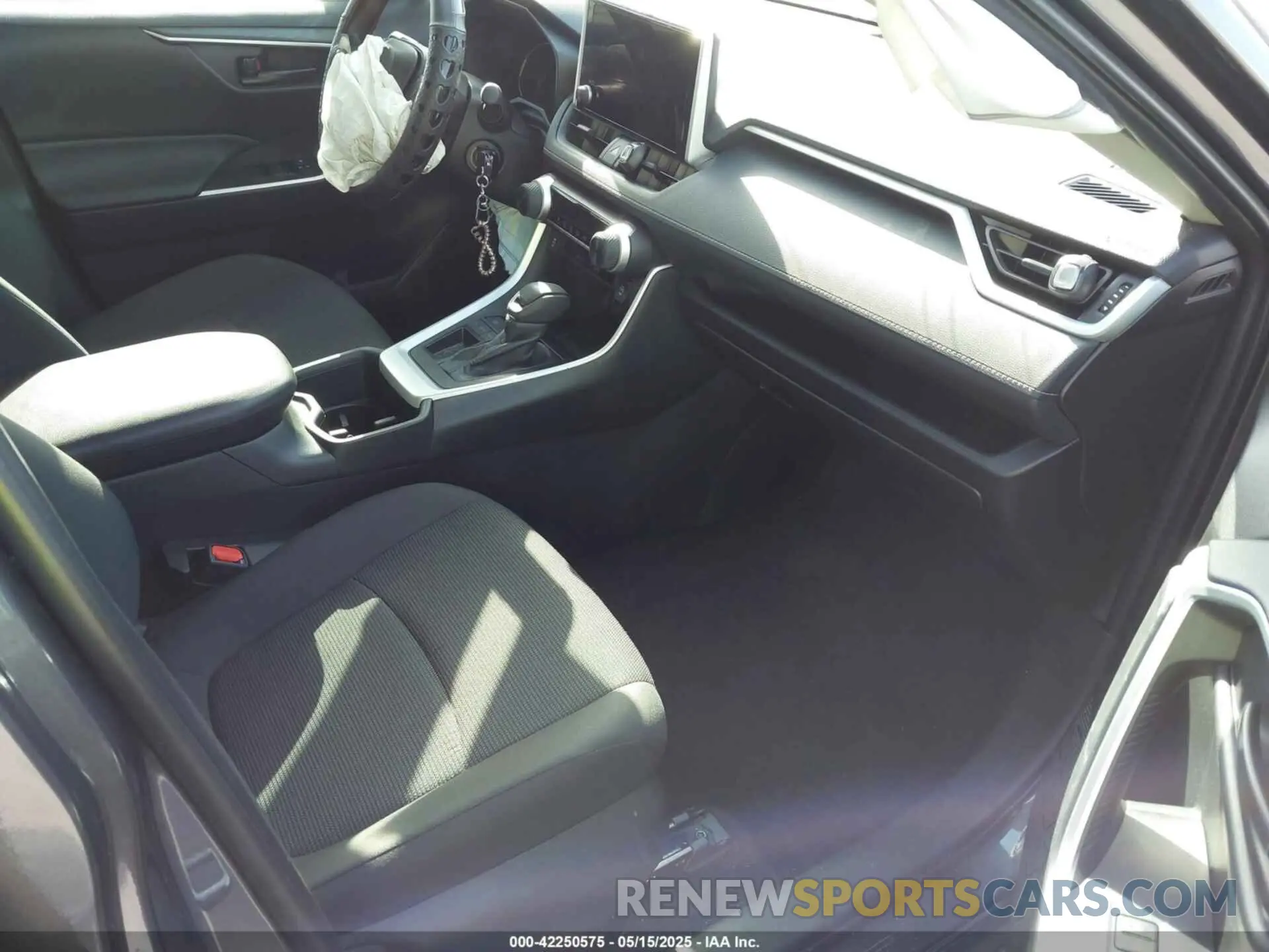 5 fotografías del automóvil dañado 2T3K1RFV2RC291849 TOYOTA RAV4 2024