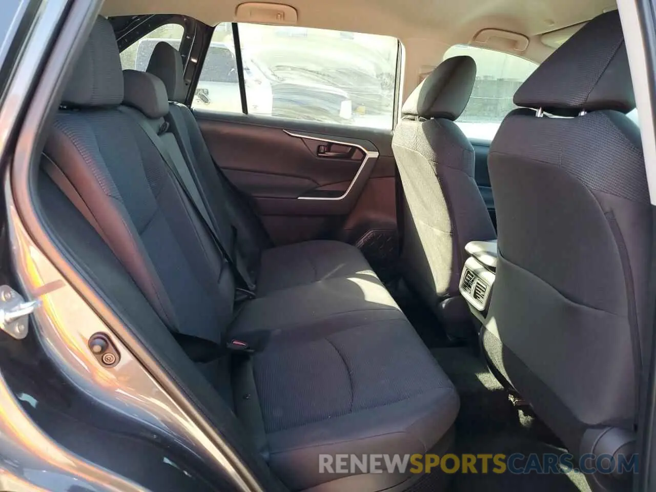 11 fotografías del automóvil dañado 2T3LWRFV6RW222702 TOYOTA RAV4 2024