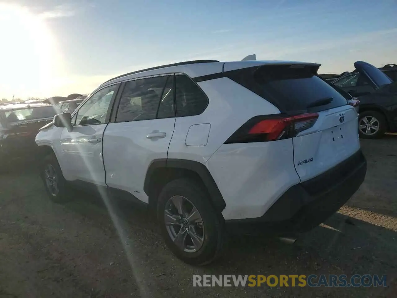 2 fotografías del automóvil dañado 2T3MWRFV9RW211598 TOYOTA RAV4 2024