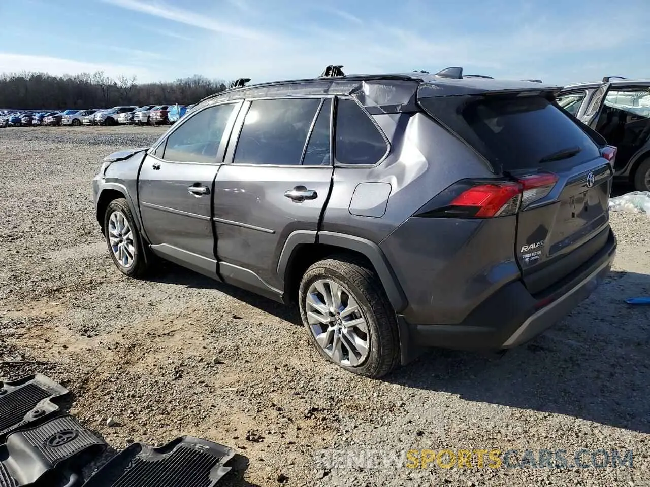 2 fotografías del automóvil dañado 2T3N1RFV6RC481182 TOYOTA RAV4 2024