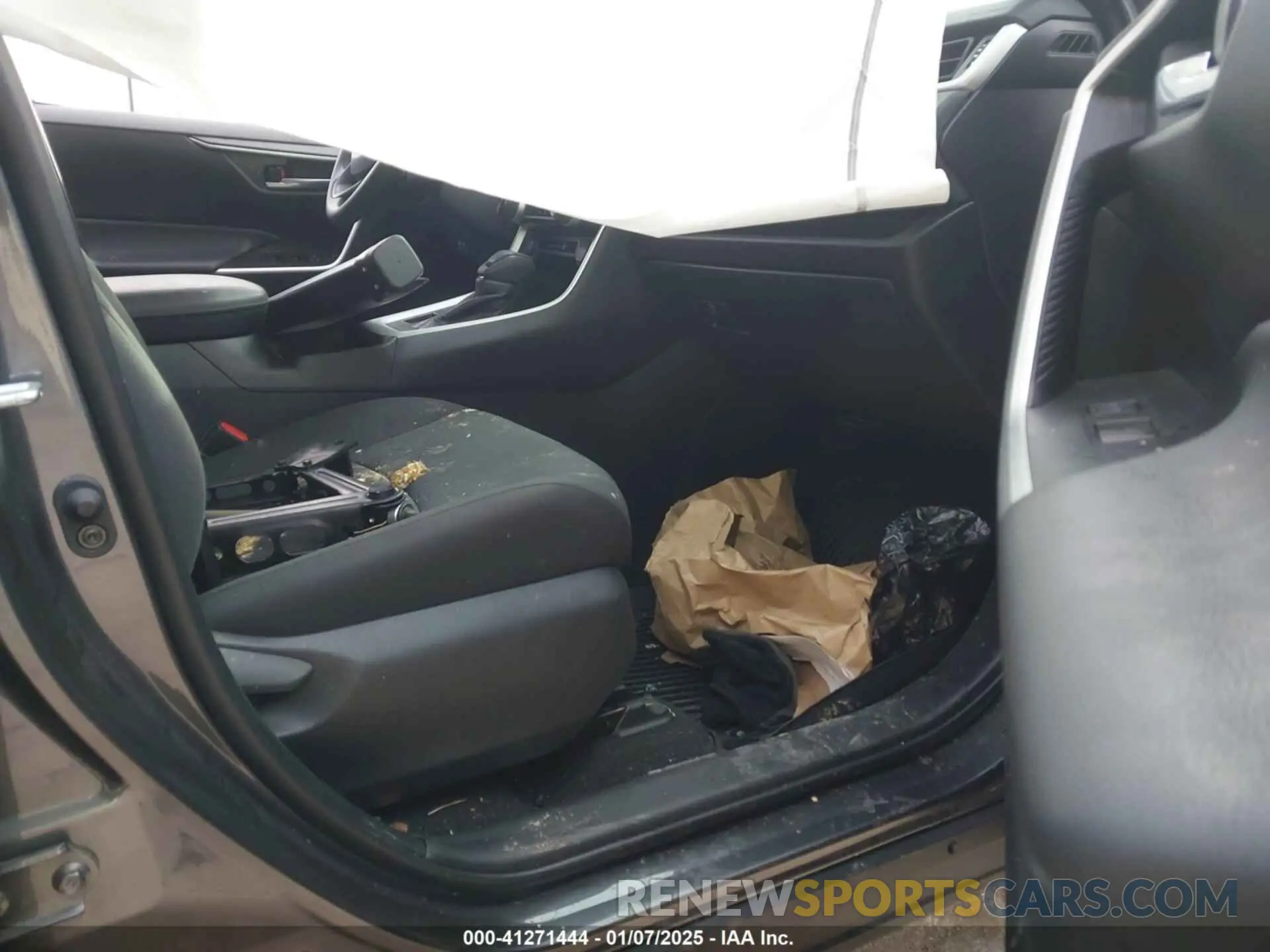 5 fotografías del automóvil dañado 2T3P1RFV0RC419561 TOYOTA RAV4 2024