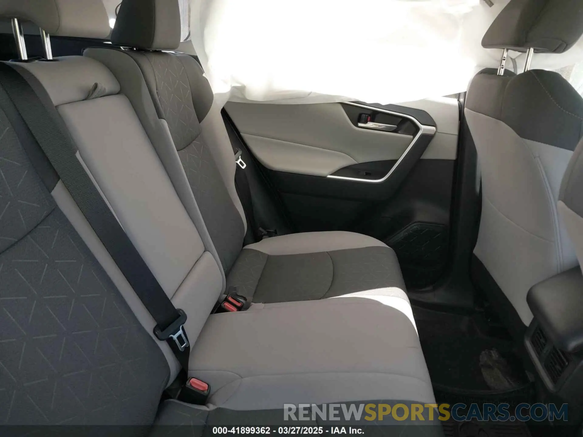 8 fotografías del automóvil dañado 2T3P1RFV3RC480256 TOYOTA RAV4 2024