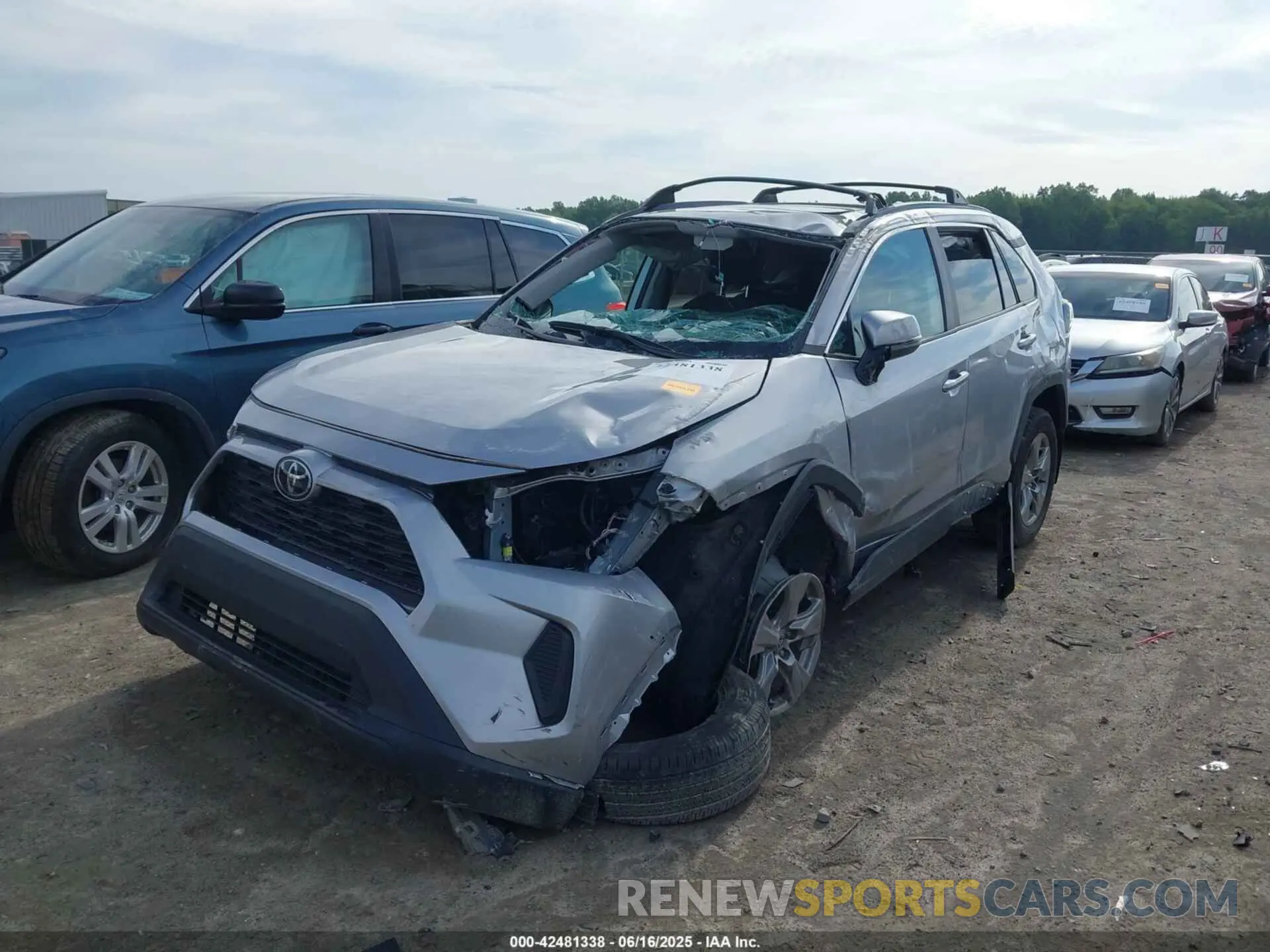 2 fotografías del automóvil dañado 2T3P1RFV8RC433921 TOYOTA RAV4 2024