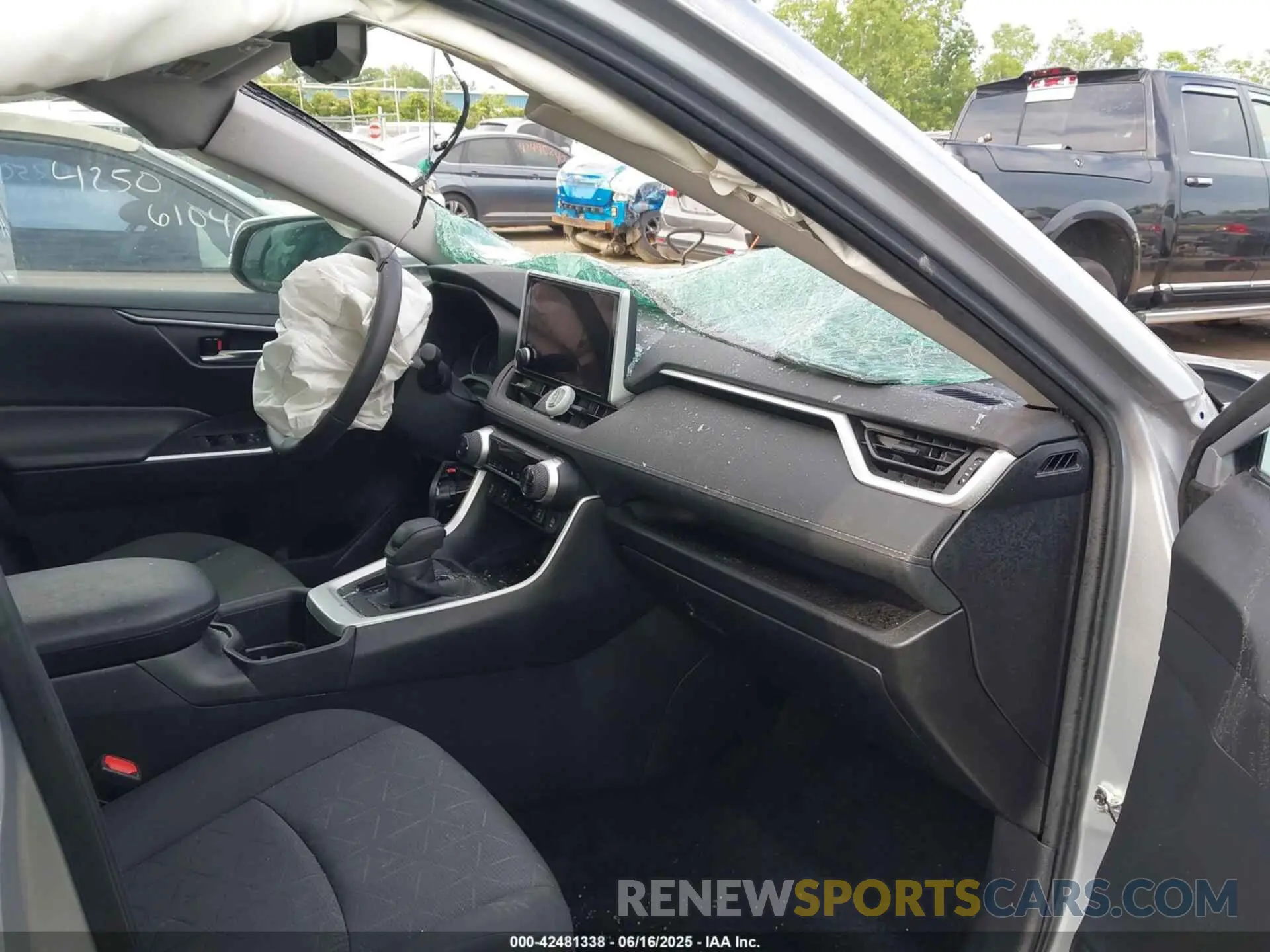 5 fotografías del automóvil dañado 2T3P1RFV8RC433921 TOYOTA RAV4 2024