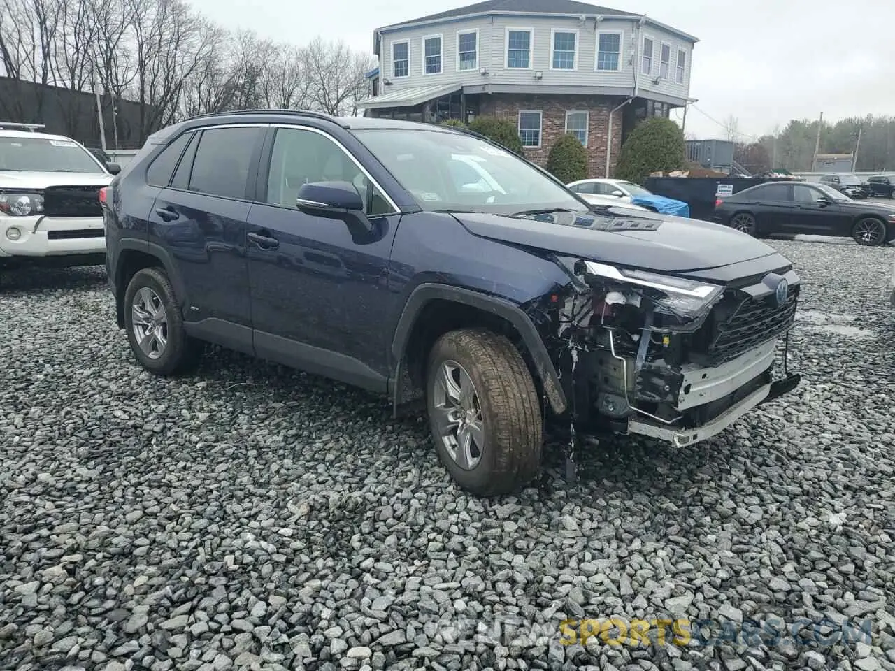 4 fotografías del automóvil dañado 2T3RWRFV4RW219002 TOYOTA RAV4 2024