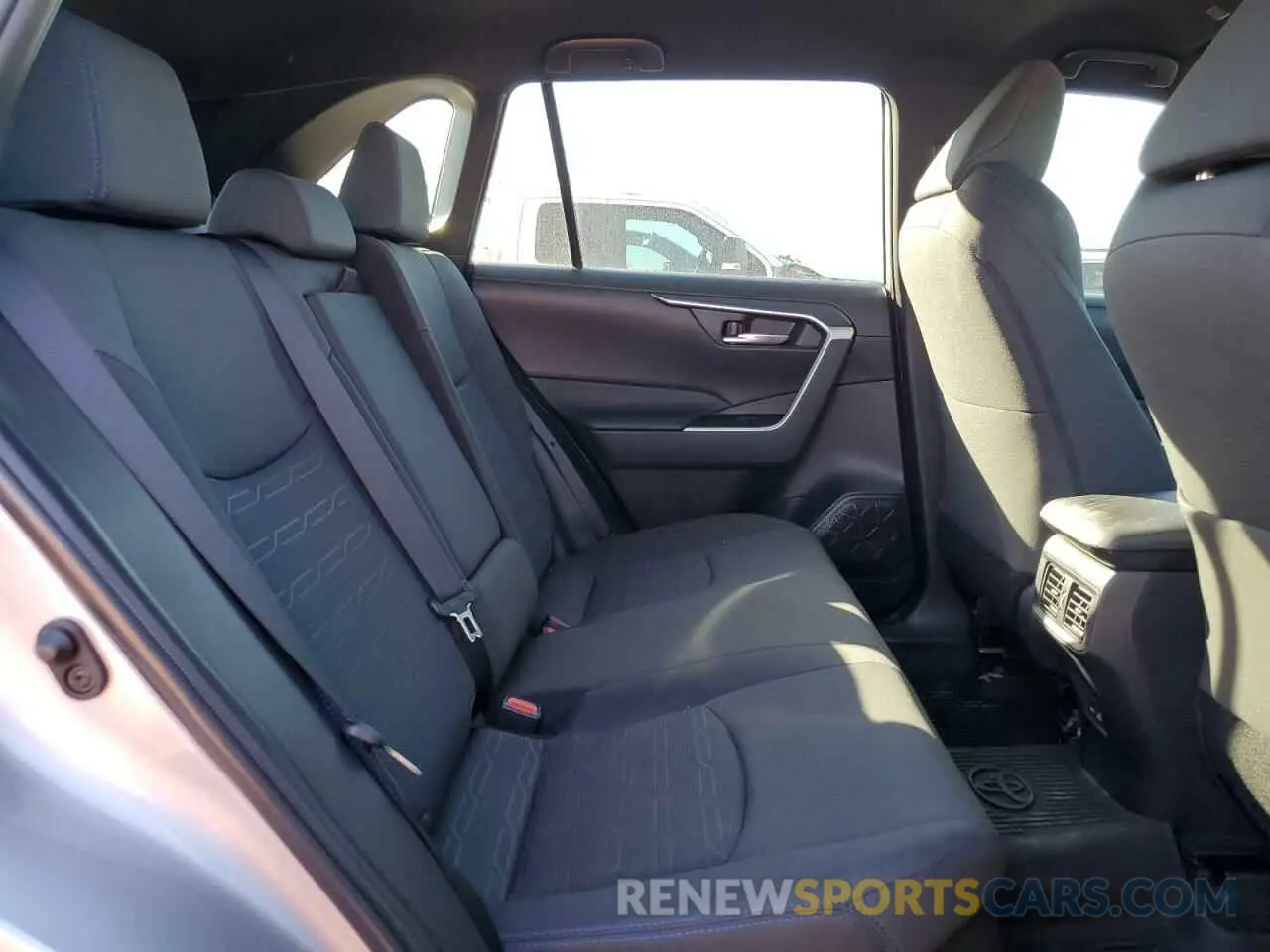 11 fotografías del automóvil dañado 2T3T6RFV8RW075699 TOYOTA RAV4 2024