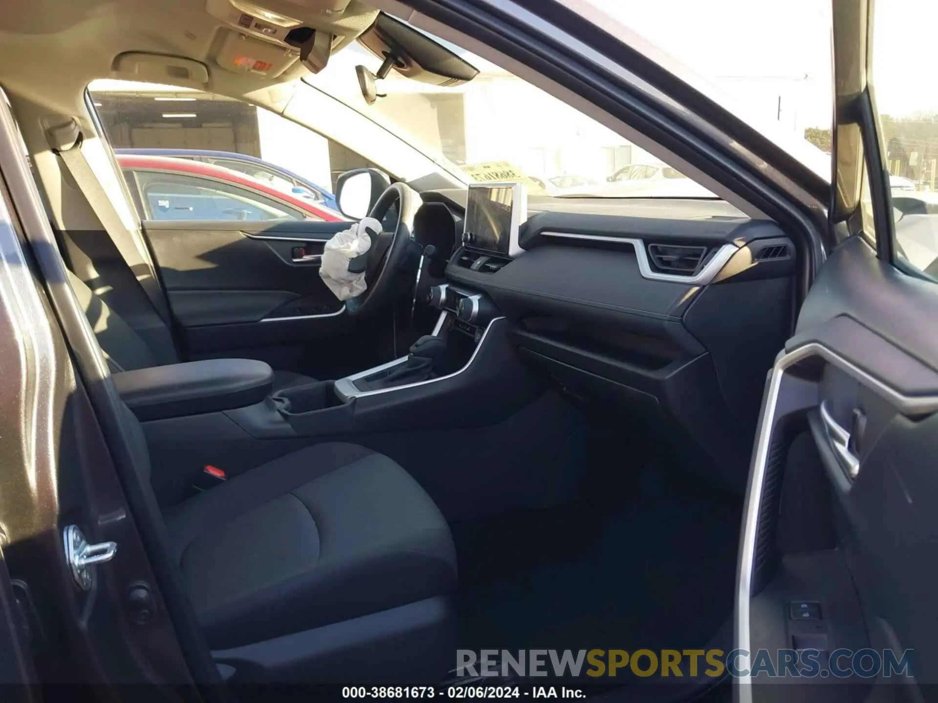 5 fotografías del automóvil dañado 2T3W1RFV0RC257829 TOYOTA RAV4 2024