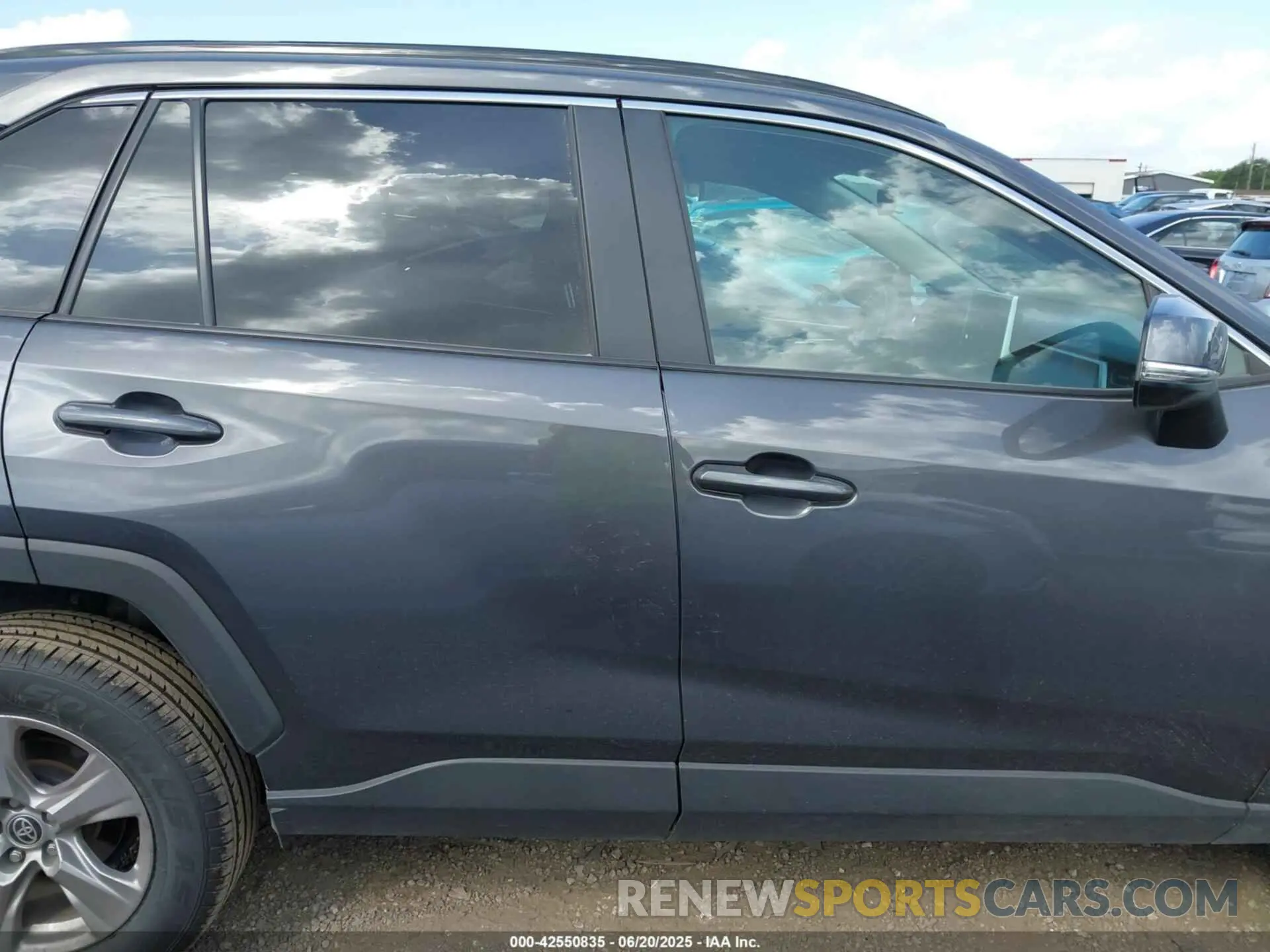 12 fotografías del automóvil dañado 2T3W1RFV0RW329093 TOYOTA RAV4 2024