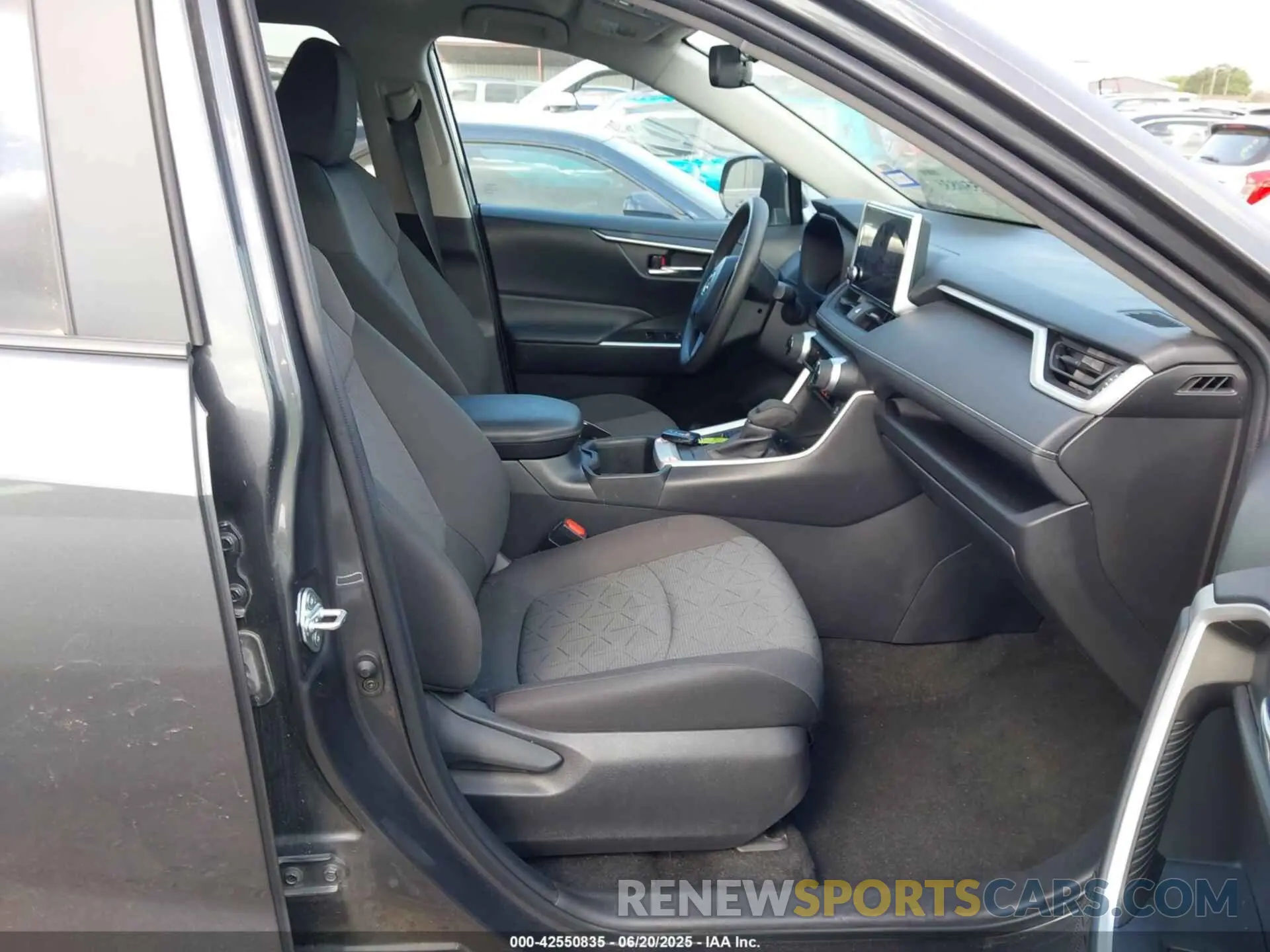 5 fotografías del automóvil dañado 2T3W1RFV0RW329093 TOYOTA RAV4 2024
