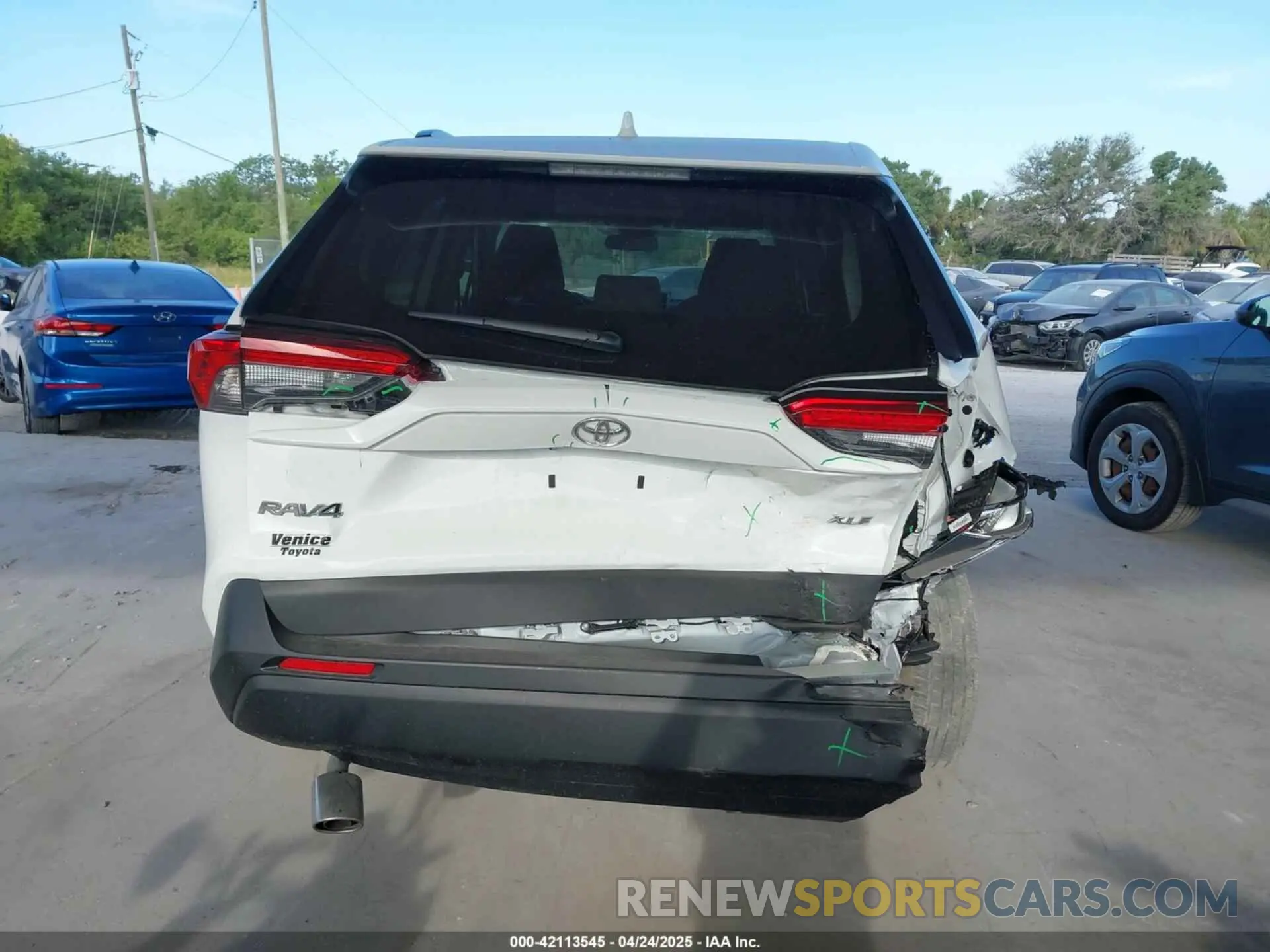 16 fotografías del automóvil dañado 2T3W1RFV1RC253885 TOYOTA RAV4 2024