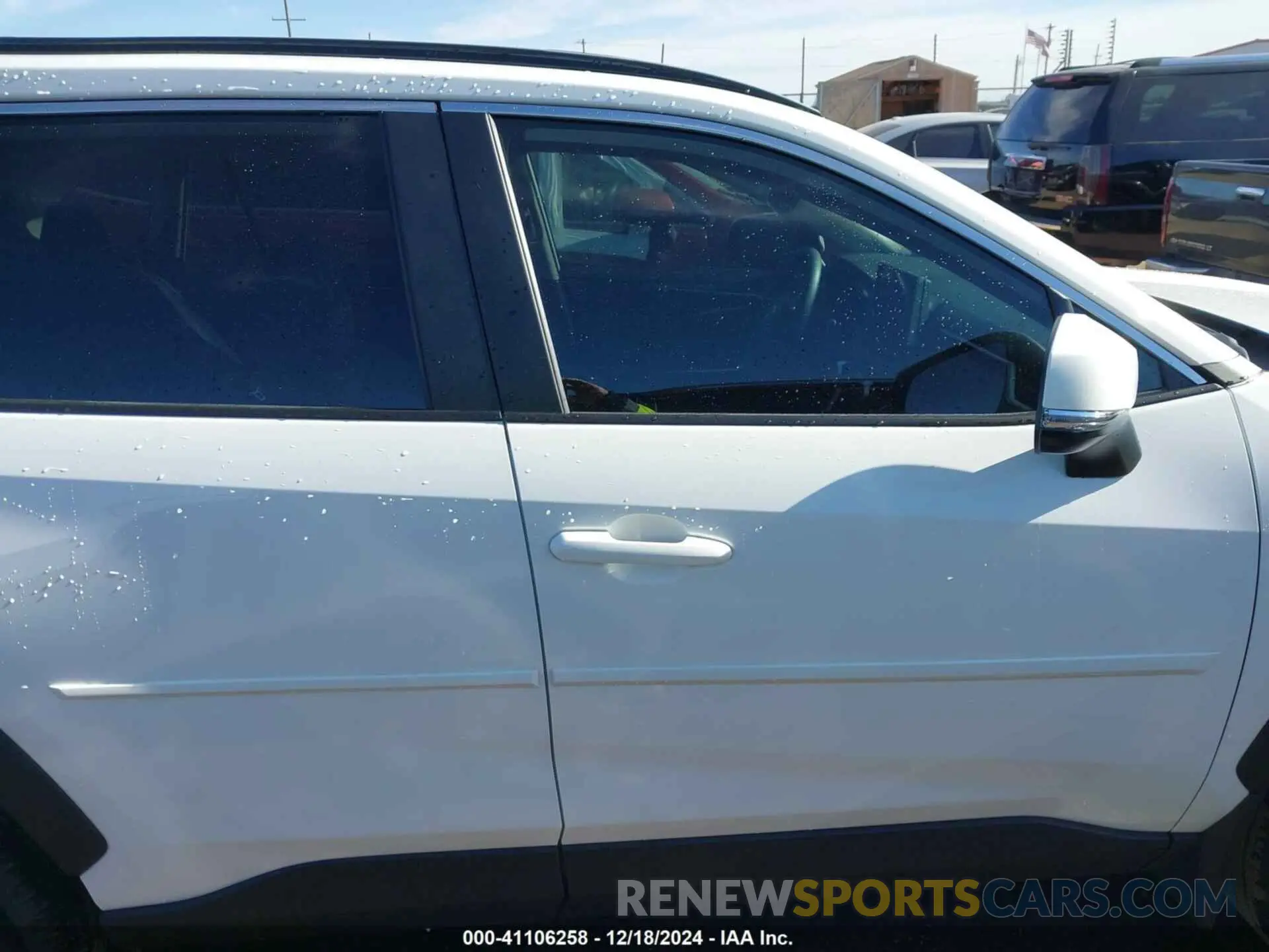 14 fotografías del automóvil dañado 2T3W1RFV1RW361146 TOYOTA RAV4 2024