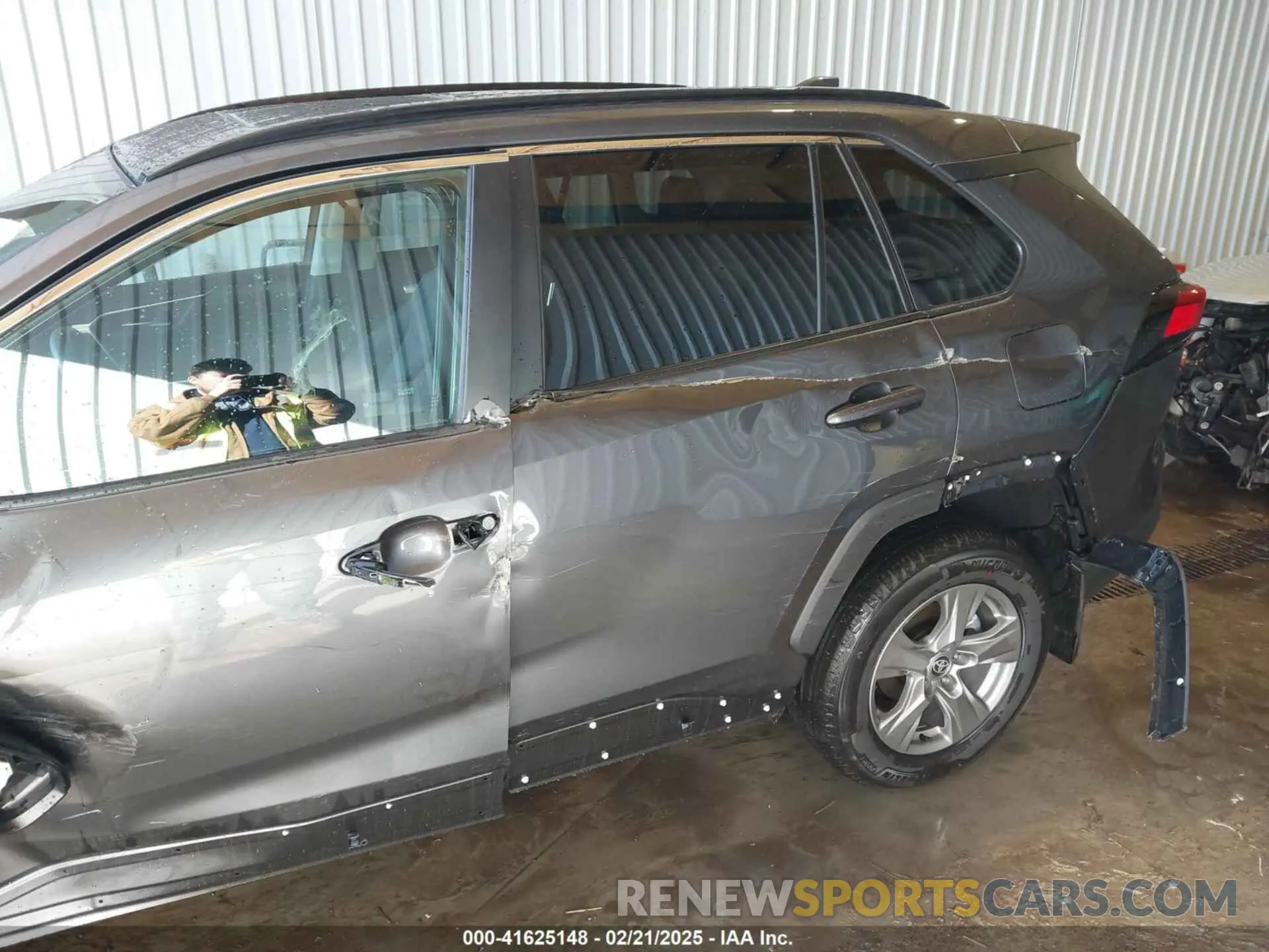 17 fotografías del automóvil dañado 2T3W1RFV2RC298558 TOYOTA RAV4 2024
