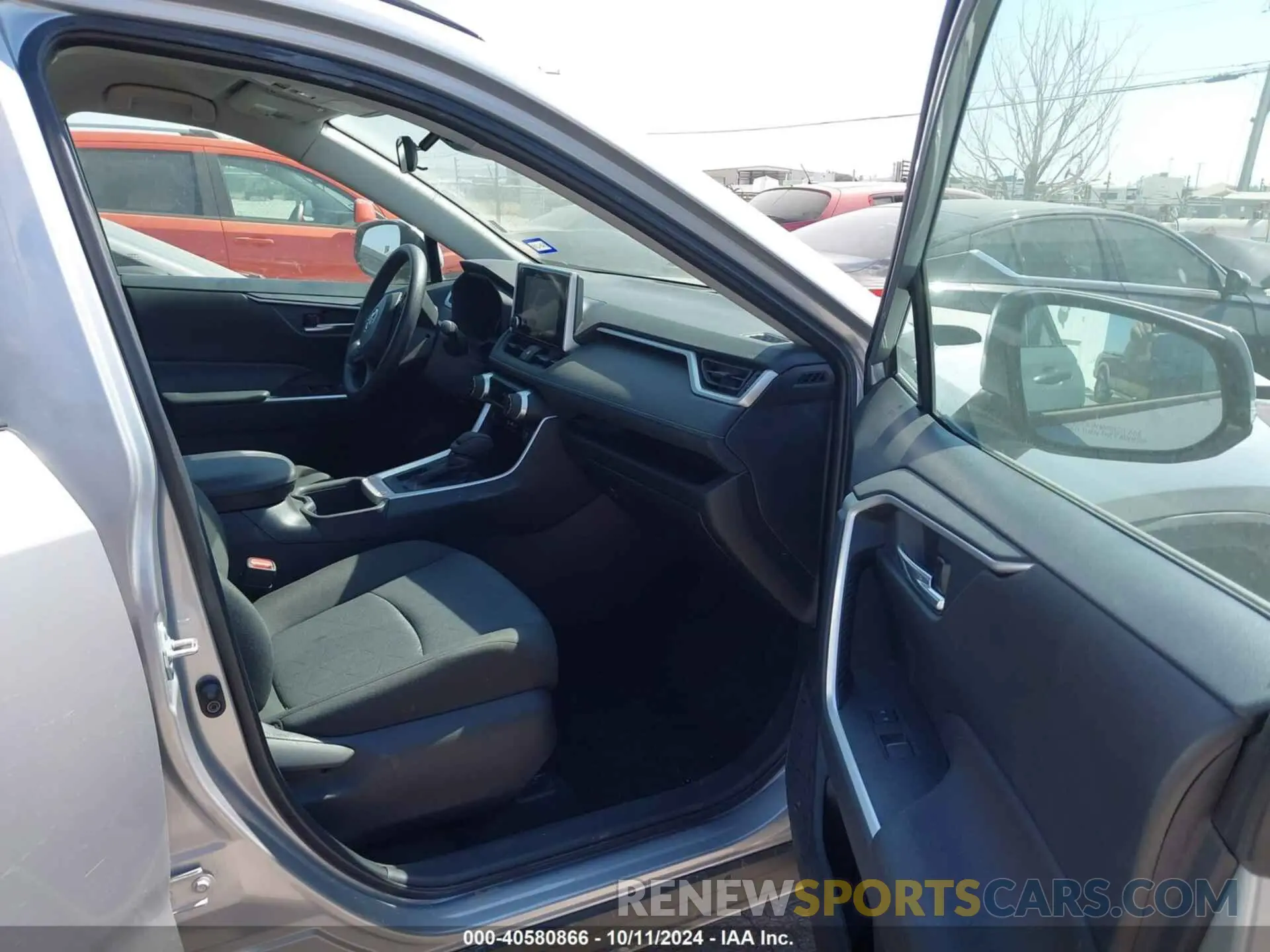 5 fotografías del automóvil dañado 2T3W1RFV2RW333517 TOYOTA RAV4 2024