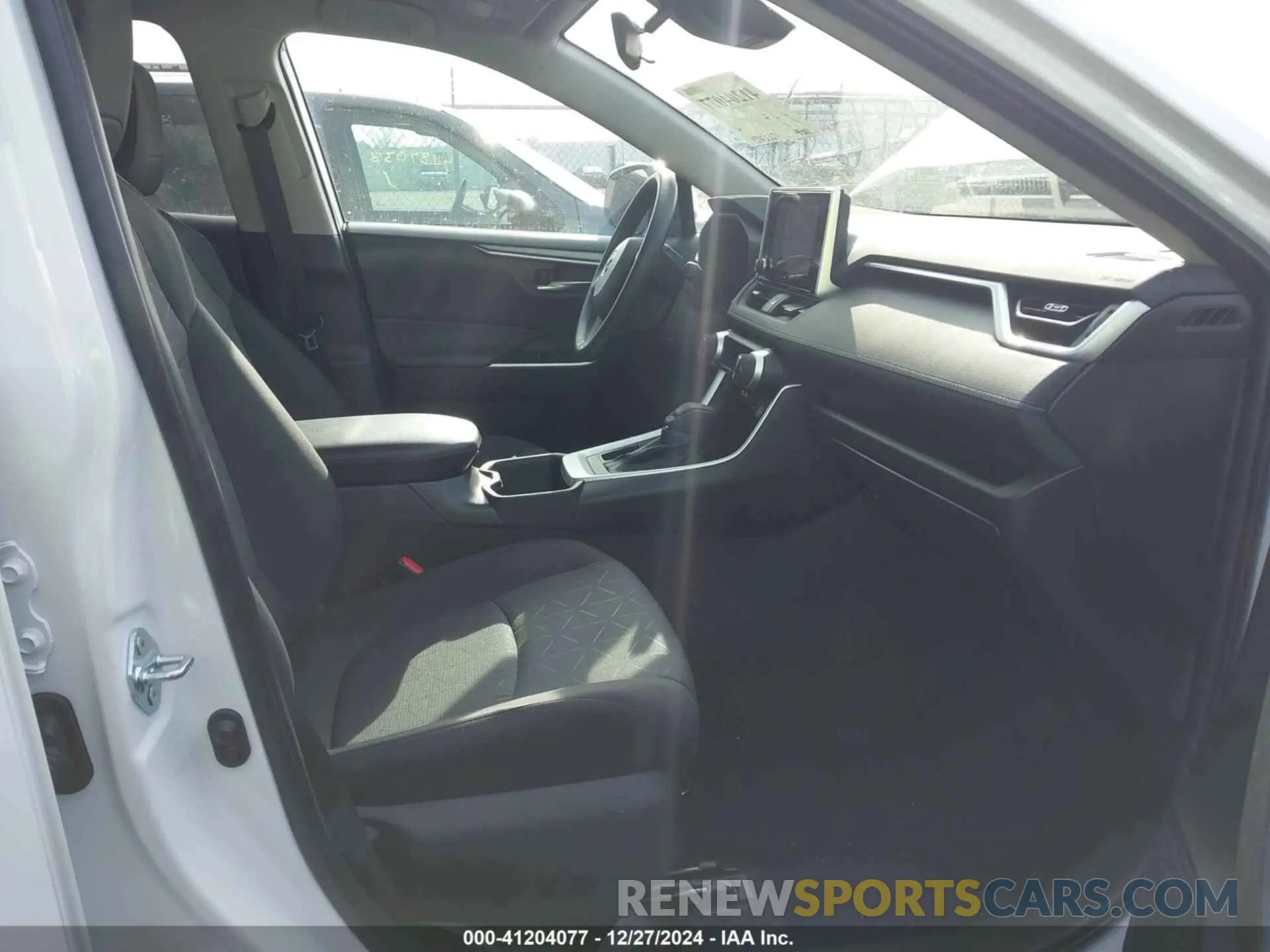 5 fotografías del automóvil dañado 2T3W1RFV2RW333520 TOYOTA RAV4 2024