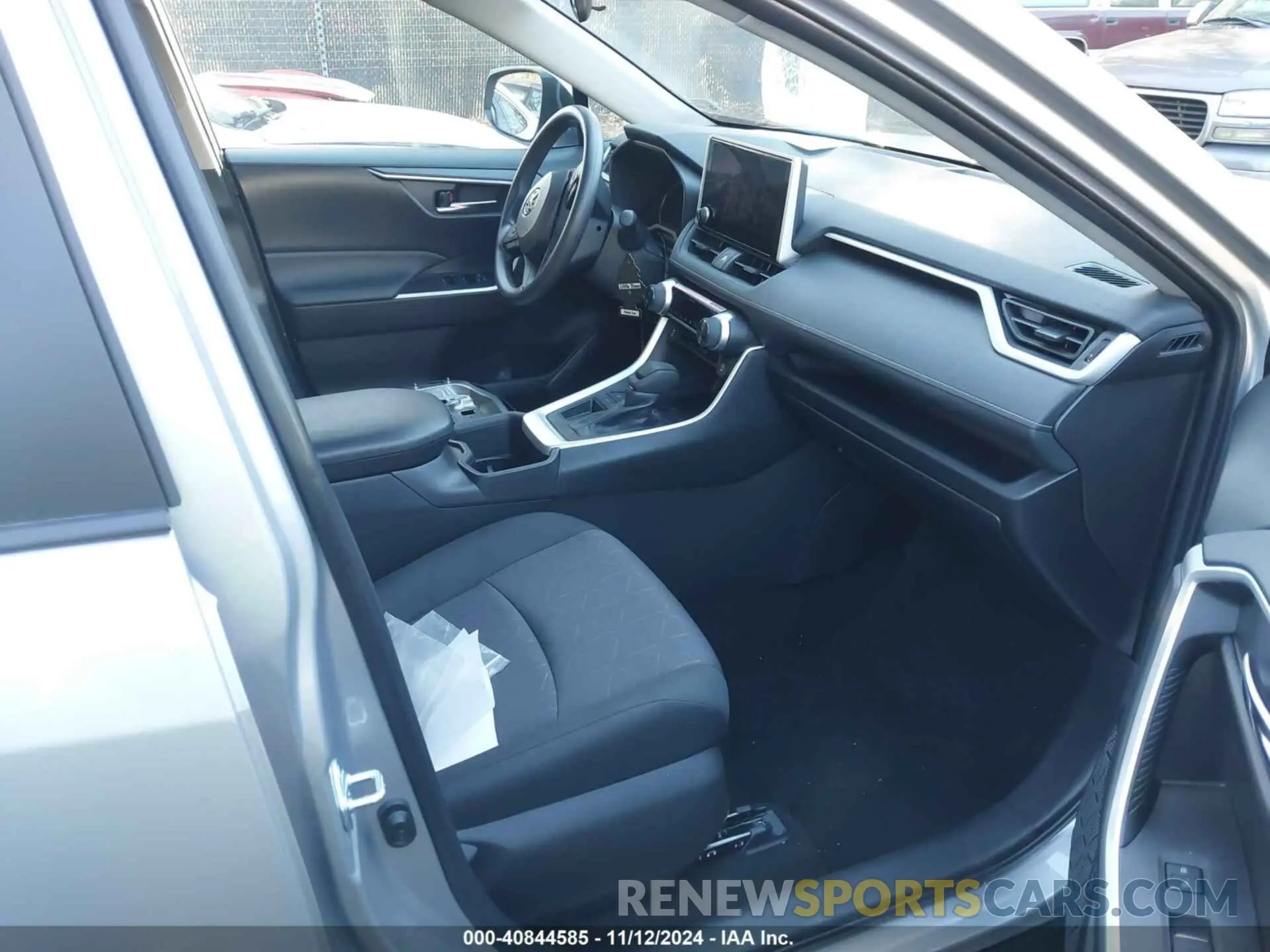 5 fotografías del automóvil dañado 2T3W1RFV2RW334652 TOYOTA RAV4 2024