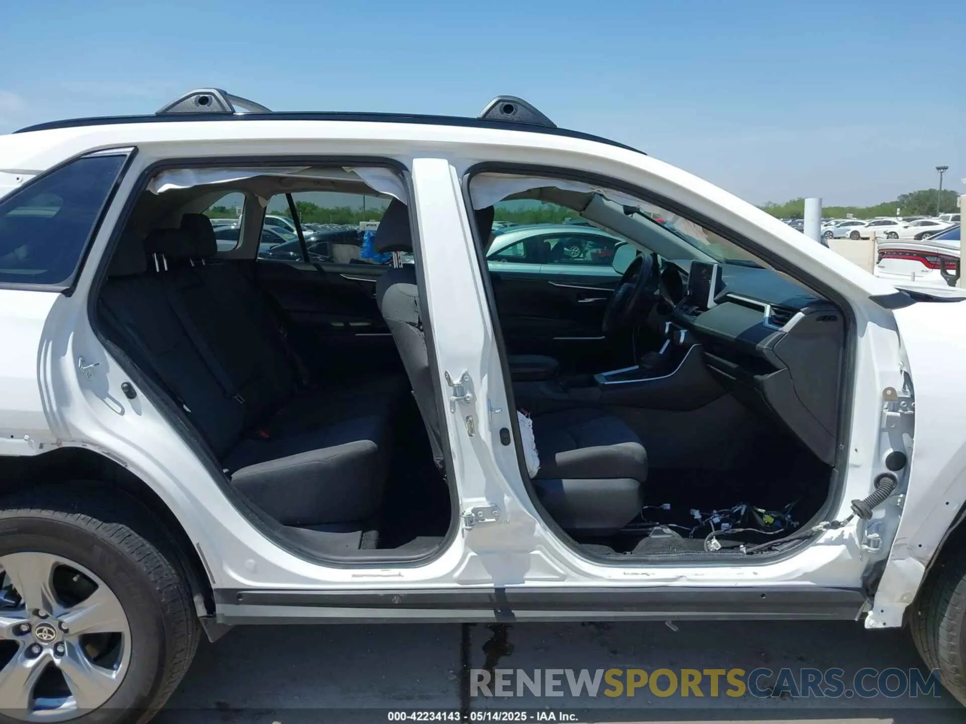 14 fotografías del automóvil dañado 2T3W1RFV4RW312779 TOYOTA RAV4 2024