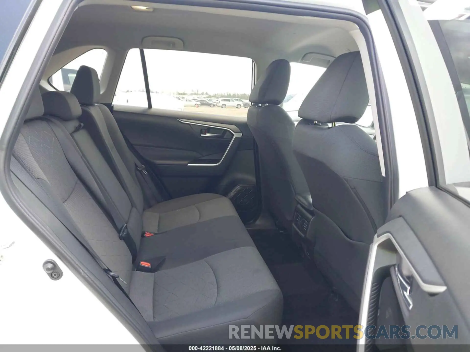 8 fotografías del automóvil dañado 2T3W1RFV4RW329100 TOYOTA RAV4 2024