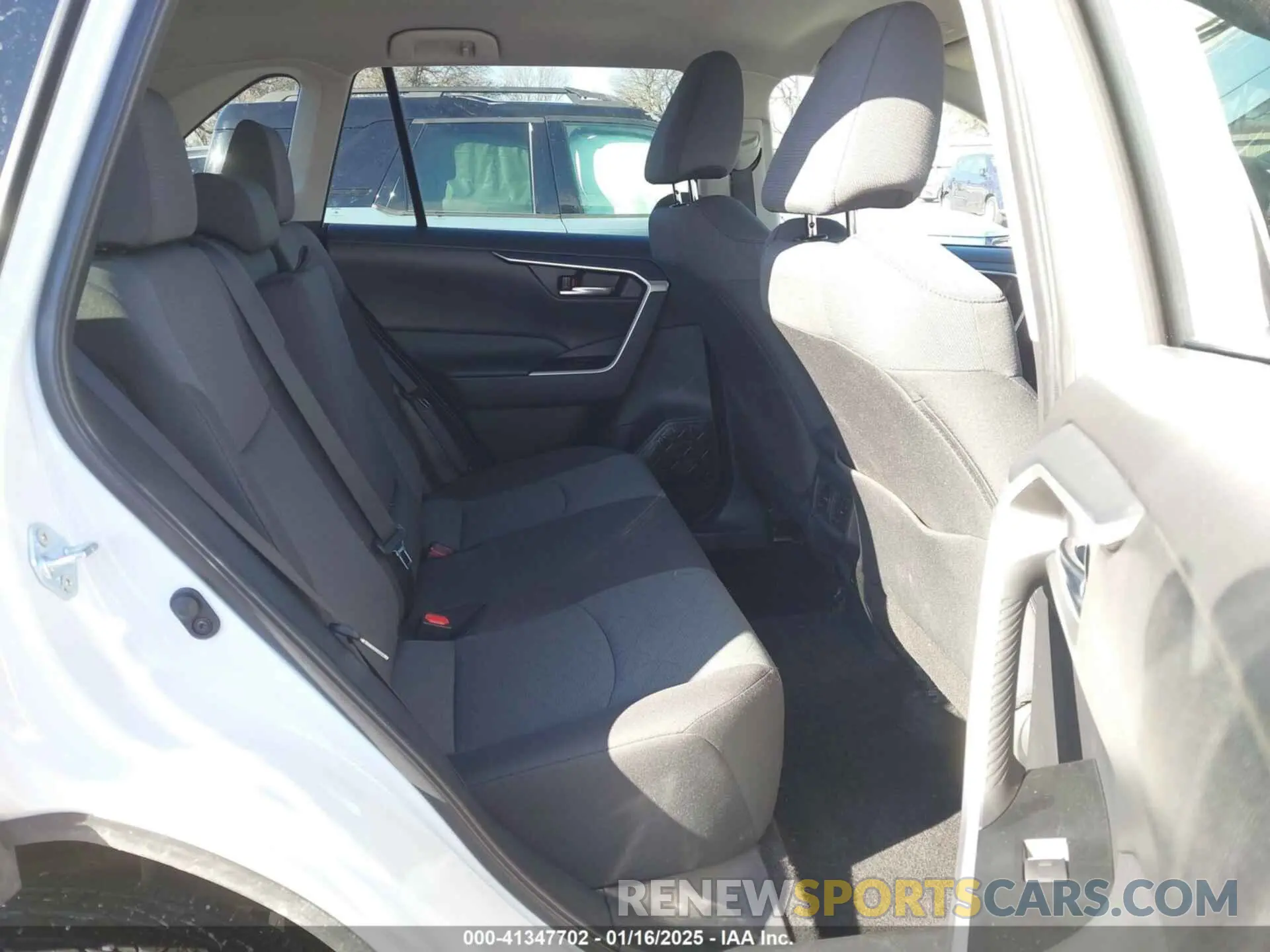 8 fotografías del automóvil dañado 2T3W1RFV4RW350304 TOYOTA RAV4 2024