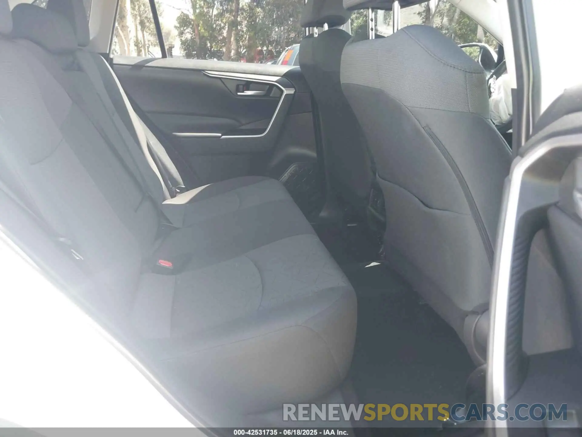 8 fotografías del automóvil dañado 2T3W1RFV5RW304139 TOYOTA RAV4 2024