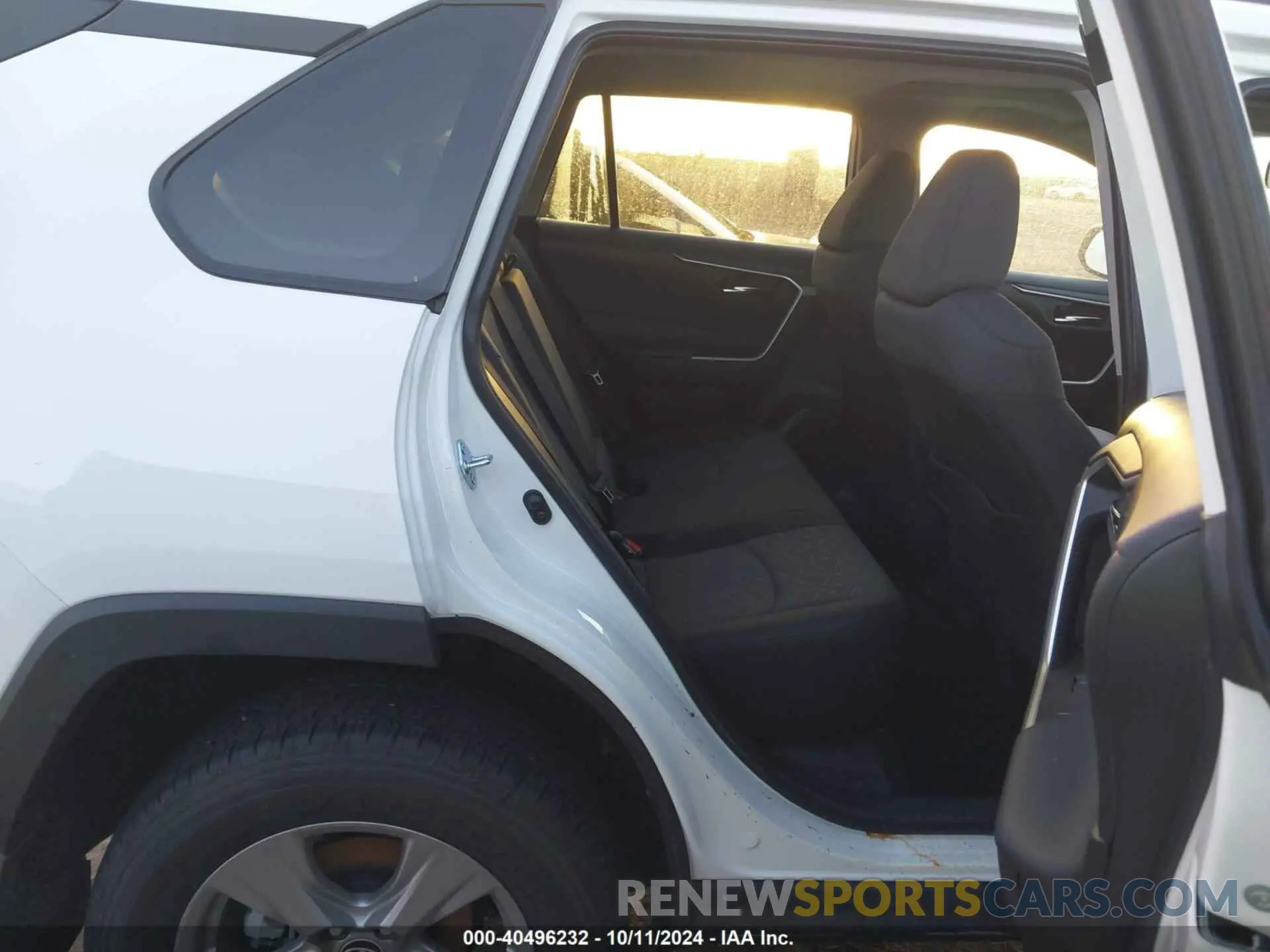 8 fotografías del automóvil dañado 2T3W1RFV5RW335276 TOYOTA RAV4 2024