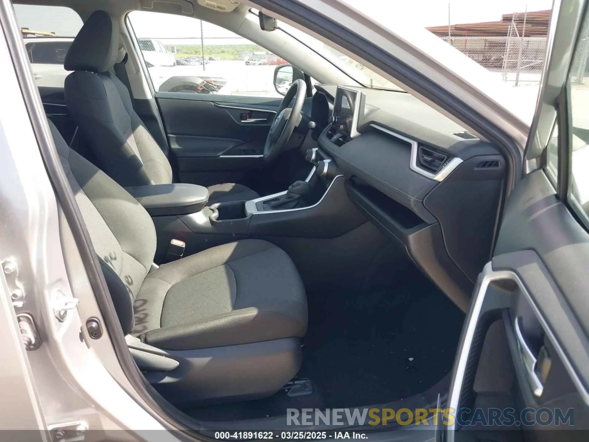 5 fotografías del automóvil dañado 2T3W1RFV5RW338999 TOYOTA RAV4 2024