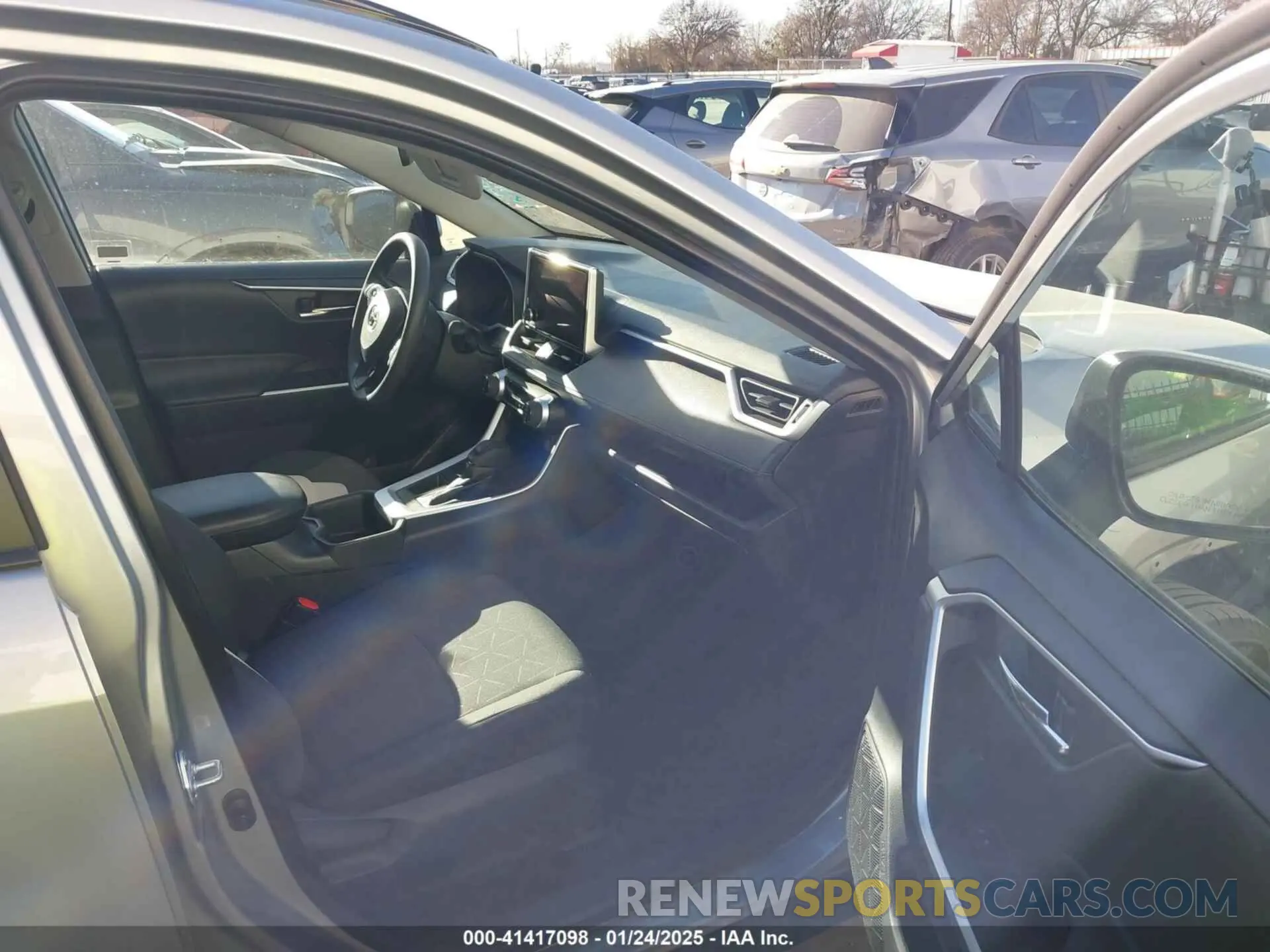 5 fotografías del automóvil dañado 2T3W1RFV6RW319653 TOYOTA RAV4 2024