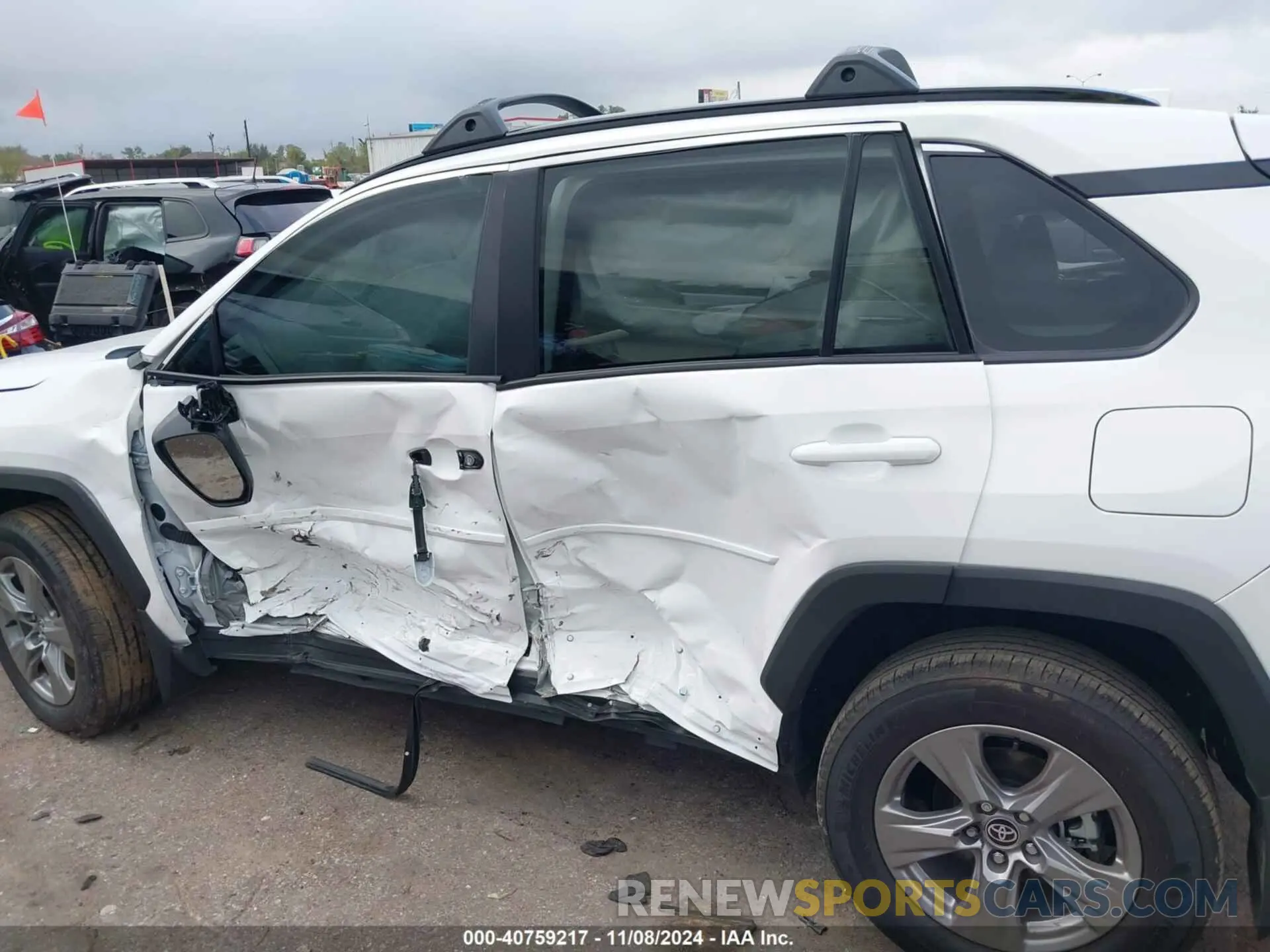 14 fotografías del automóvil dañado 2T3W1RFV7RC284414 TOYOTA RAV4 2024