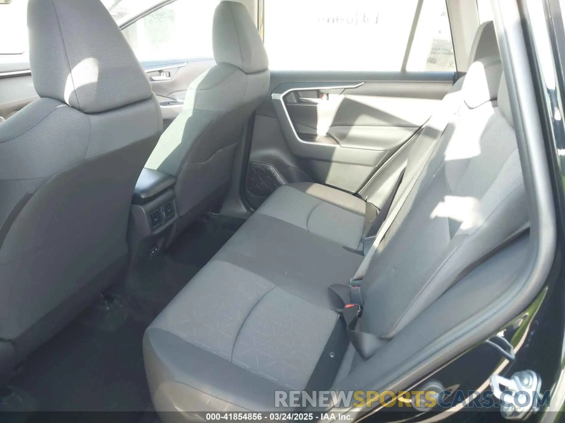 8 fotografías del automóvil dañado 2T3W1RFV7RW352466 TOYOTA RAV4 2024