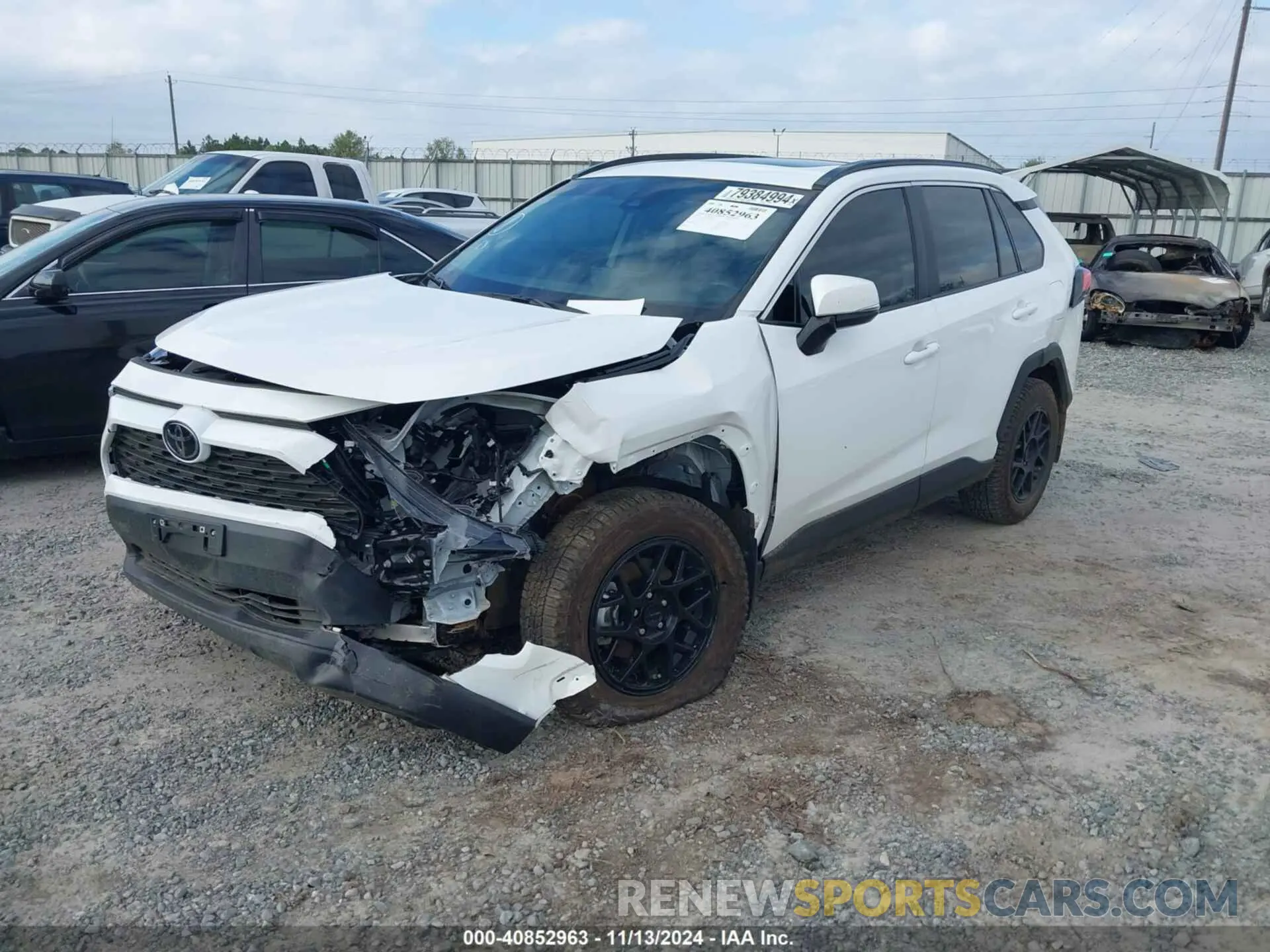 2 fotografías del automóvil dañado 2T3W1RFV8RW340682 TOYOTA RAV4 2024
