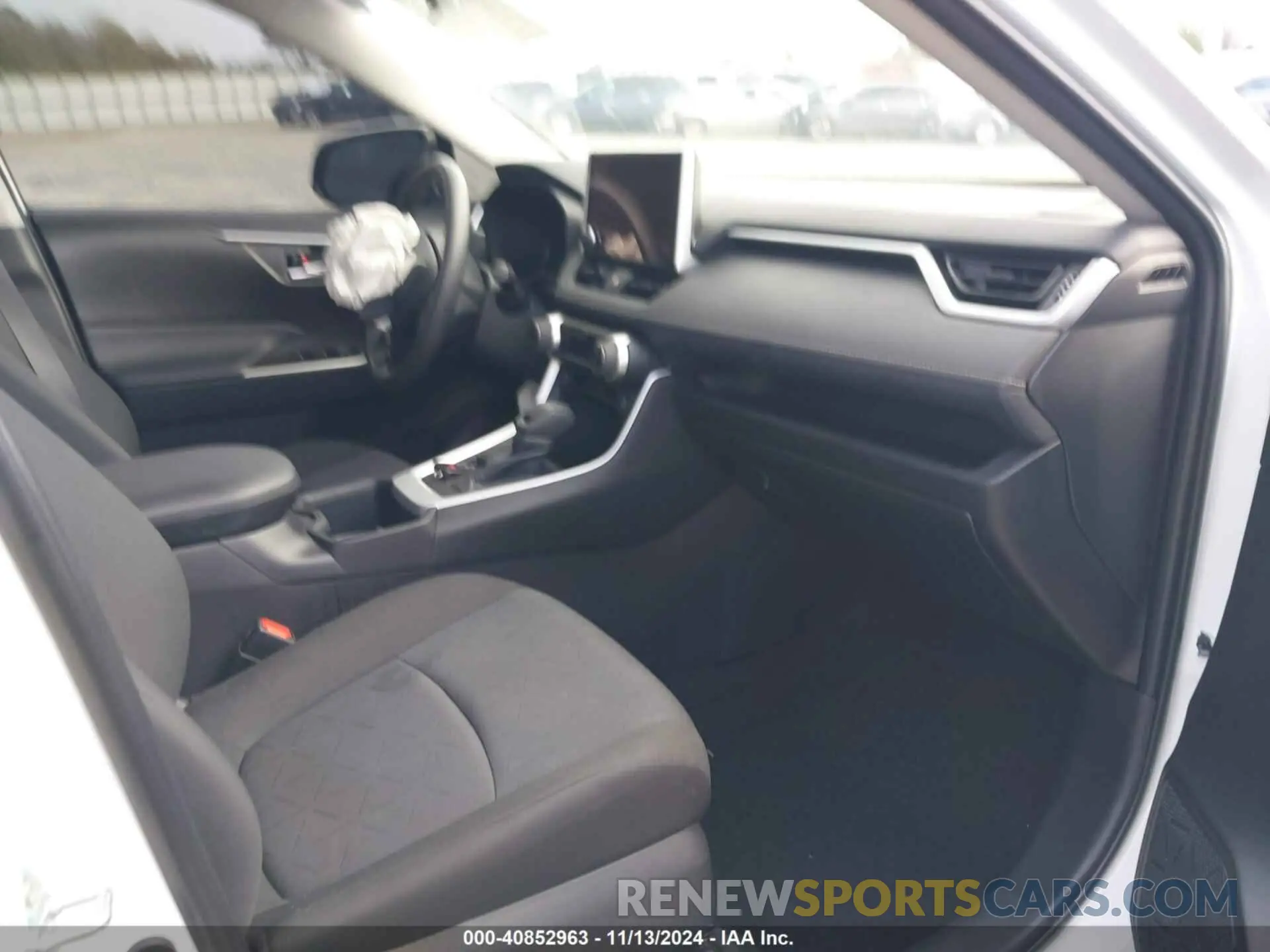 5 fotografías del automóvil dañado 2T3W1RFV8RW340682 TOYOTA RAV4 2024