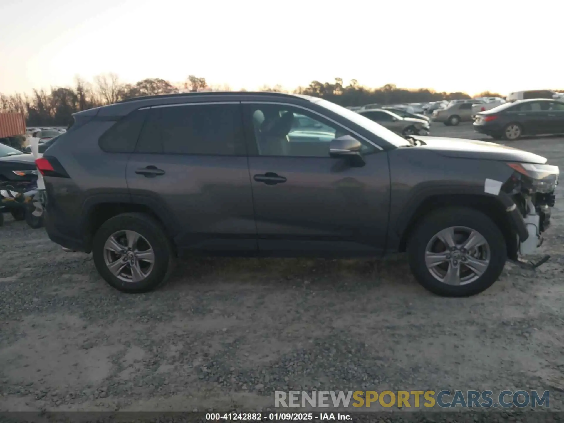 13 fotografías del automóvil dañado 2T3W1RFV9RW303530 TOYOTA RAV4 2024