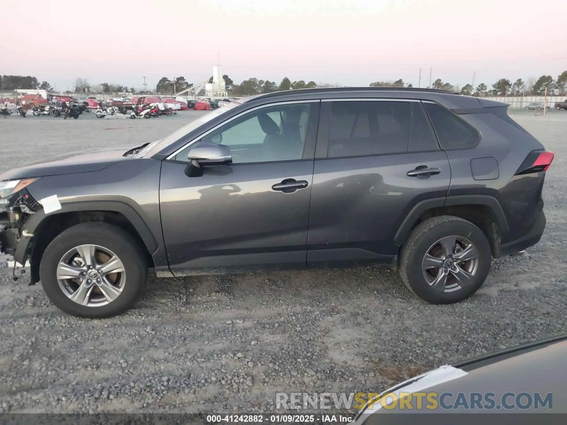 14 fotografías del automóvil dañado 2T3W1RFV9RW303530 TOYOTA RAV4 2024