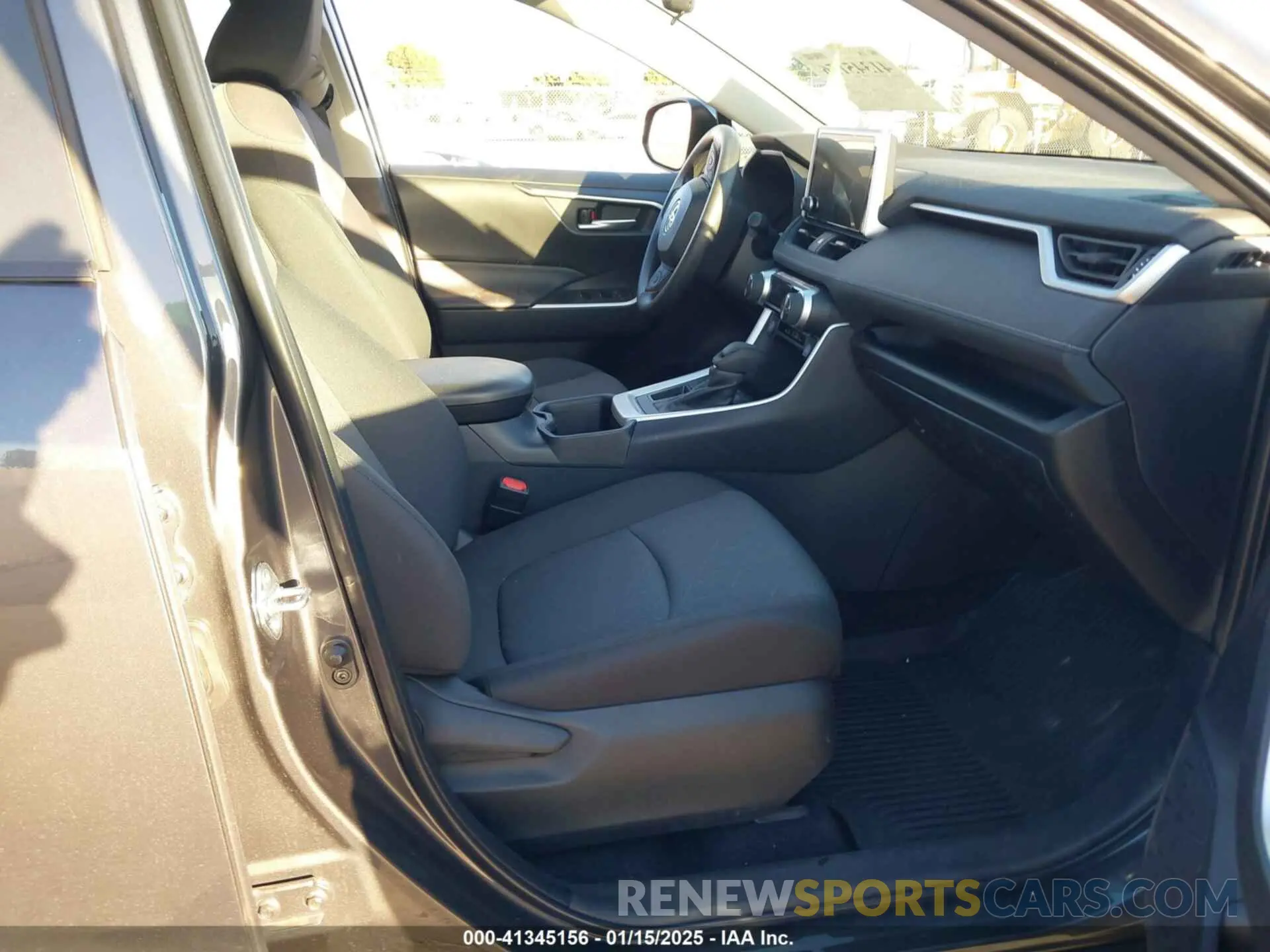5 fotografías del automóvil dañado 2T3W1RFV9RW363839 TOYOTA RAV4 2024