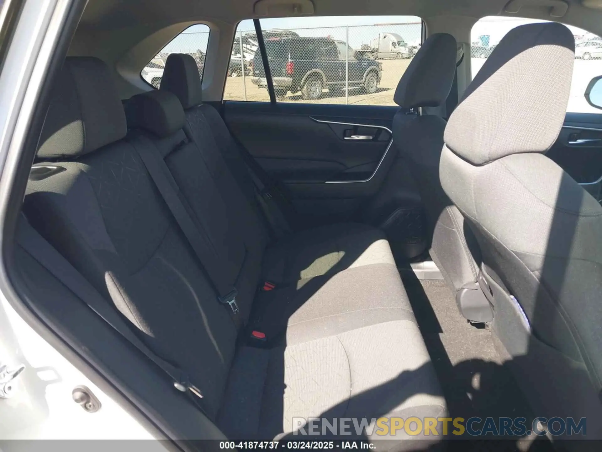 8 fotografías del automóvil dañado 2T3W1RFVXRW332017 TOYOTA RAV4 2024