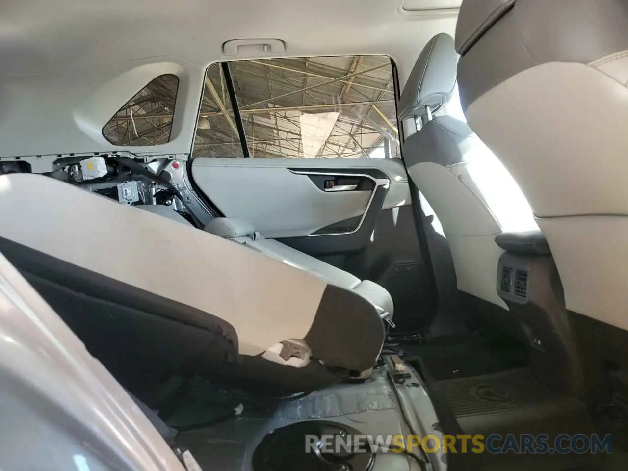 10 fotografías del automóvil dañado 2T3Y1RFV3RC271829 TOYOTA RAV4 2024