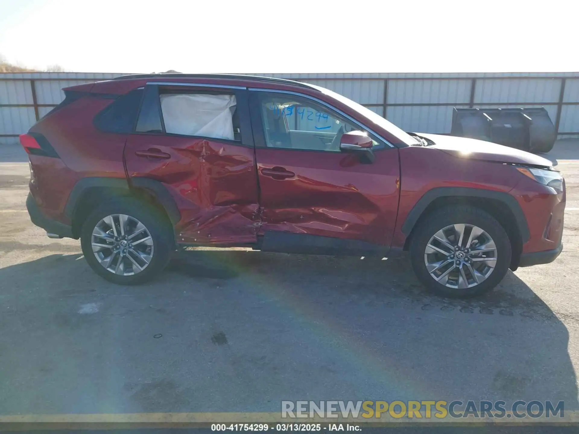 13 fotografías del automóvil dañado JTMA1RFV9RD109751 TOYOTA RAV4 2024