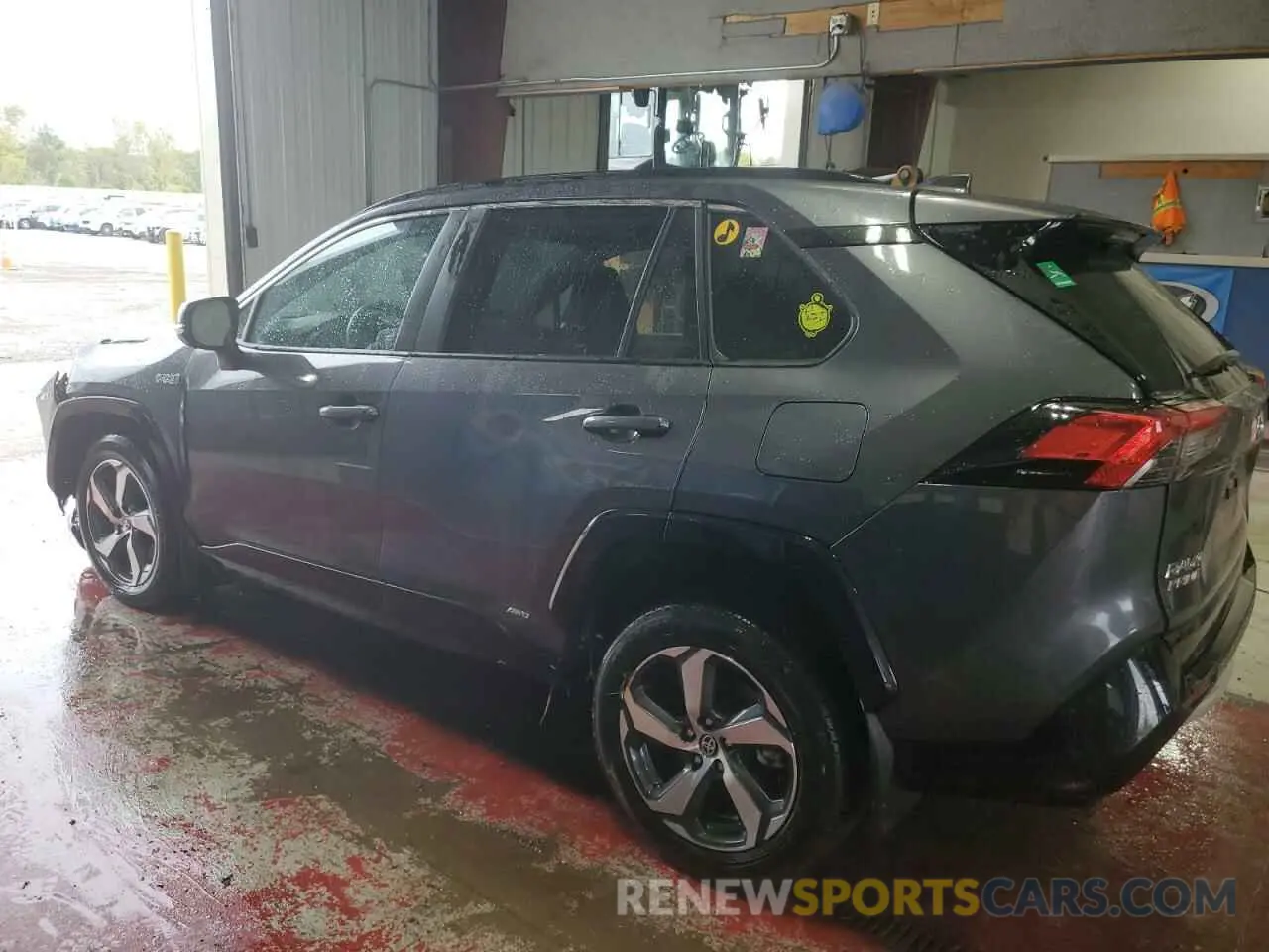 2 fotografías del automóvil dañado JTMAB3FV6RD192954 TOYOTA RAV4 2024