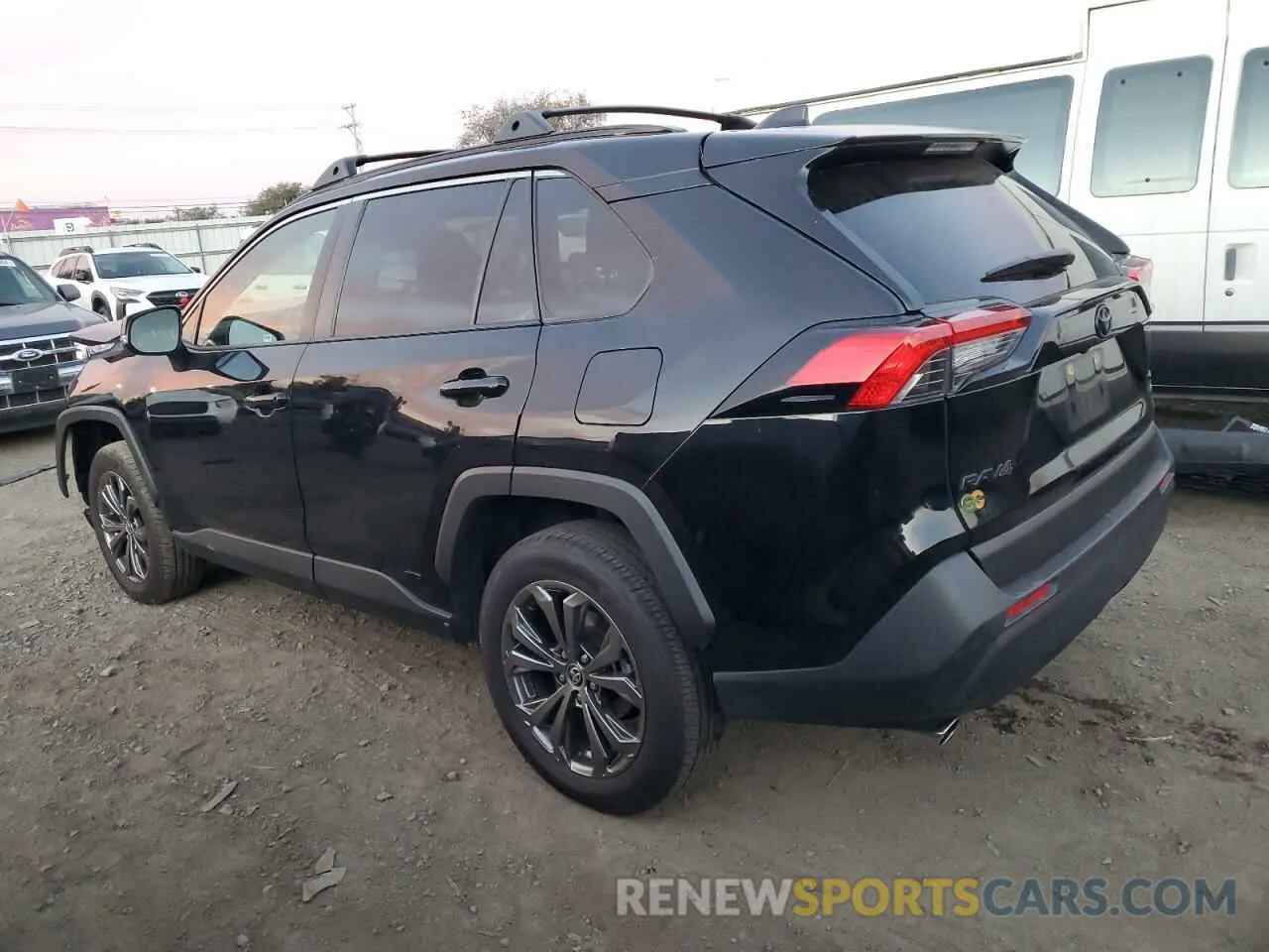 2 fotografías del automóvil dañado JTMB6RFV5RD117531 TOYOTA RAV4 2024