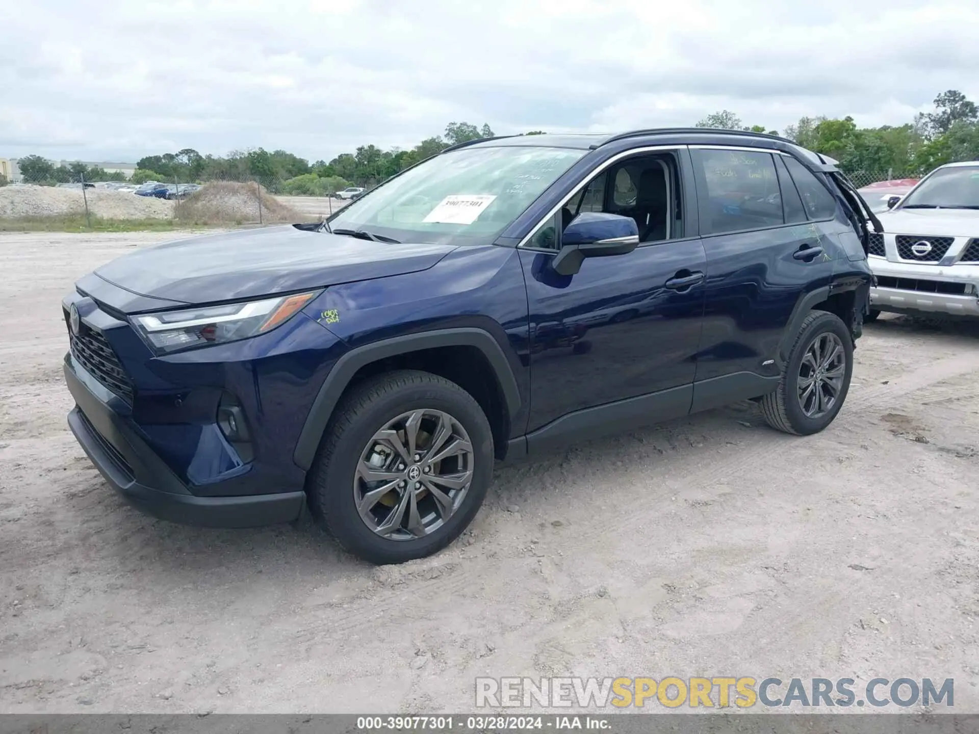 2 fotografías del automóvil dañado JTMB6RFV5RJ044727 TOYOTA RAV4 2024