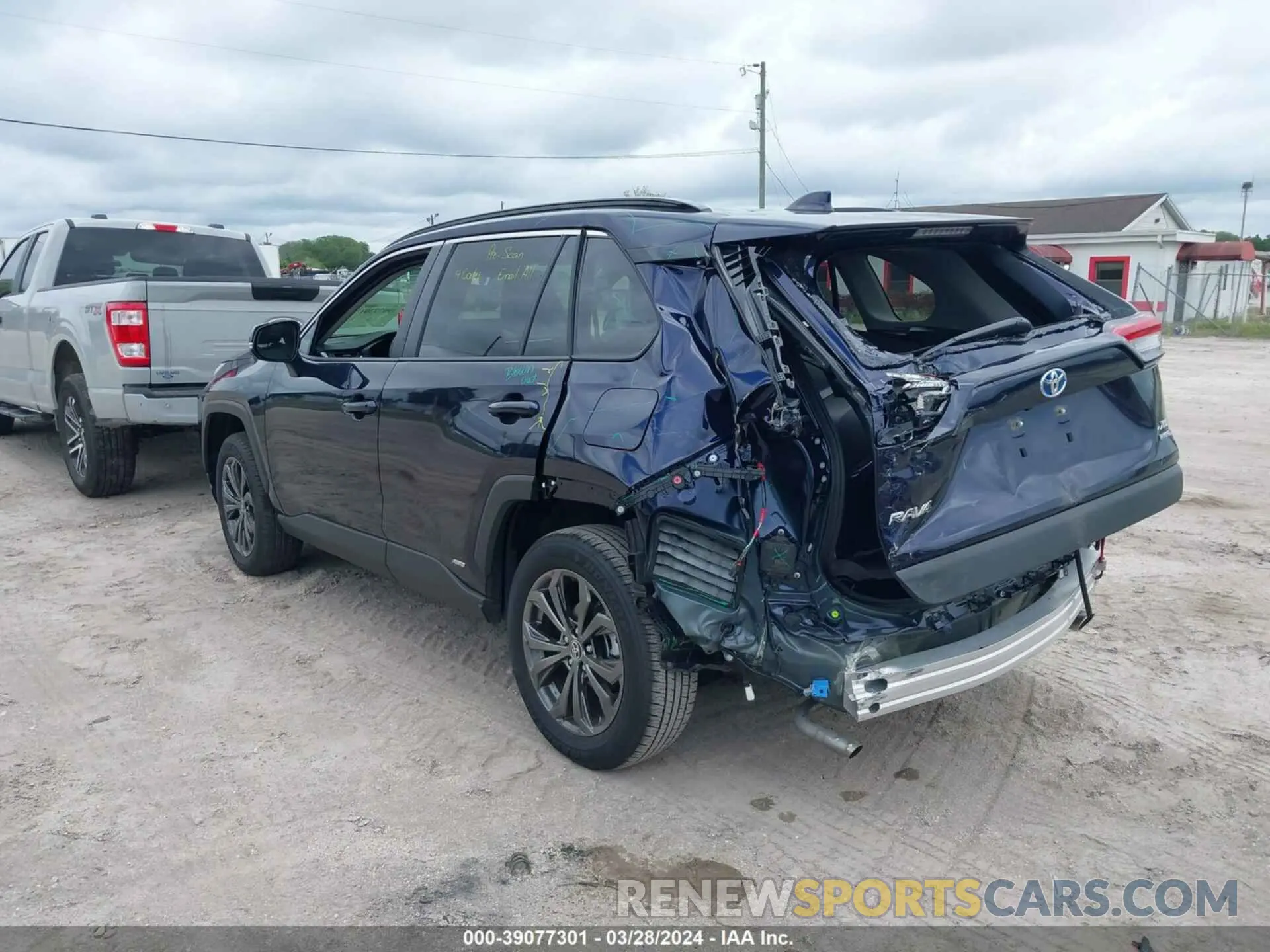 3 fotografías del automóvil dañado JTMB6RFV5RJ044727 TOYOTA RAV4 2024
