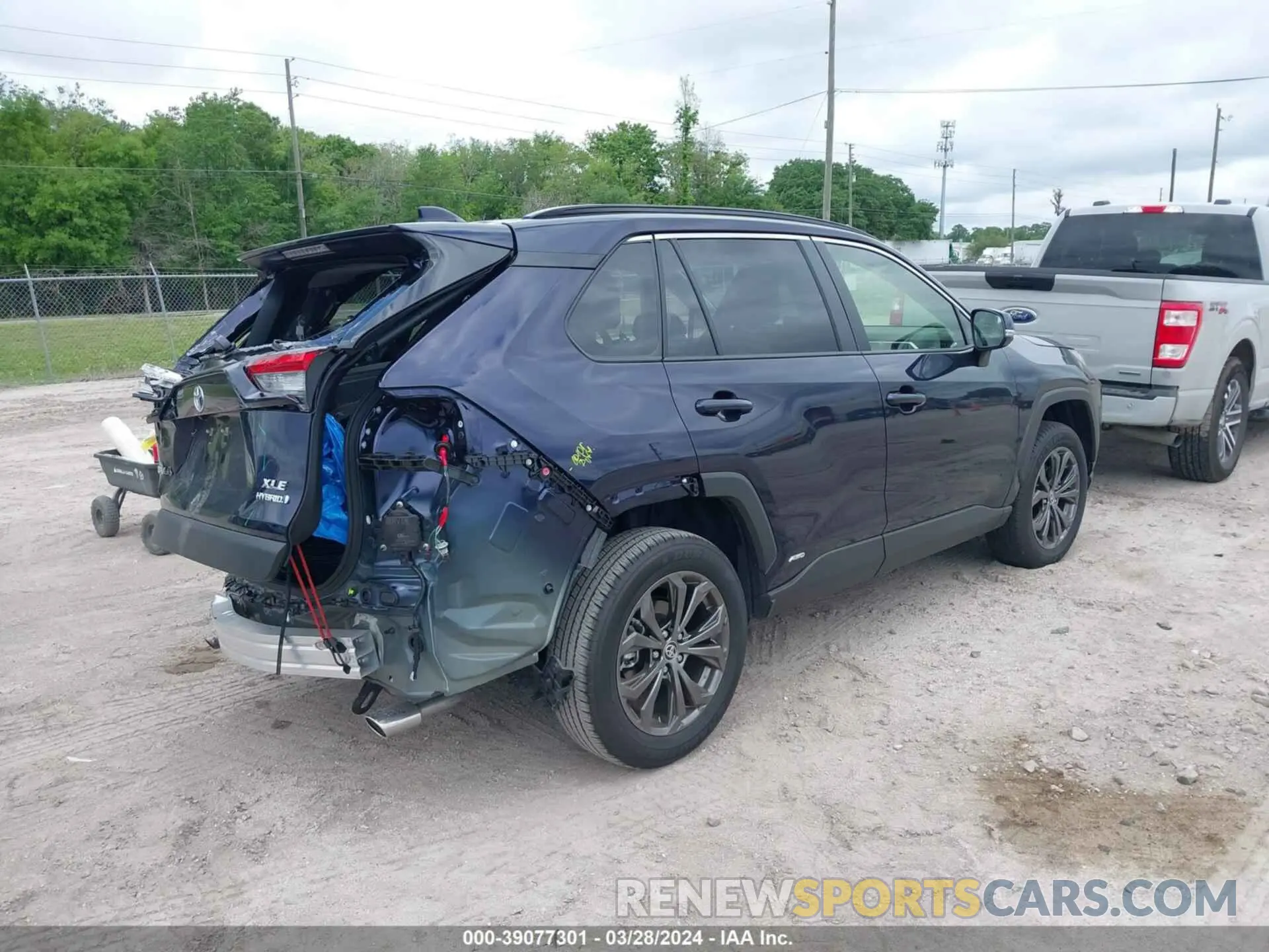 4 fotografías del automóvil dañado JTMB6RFV5RJ044727 TOYOTA RAV4 2024