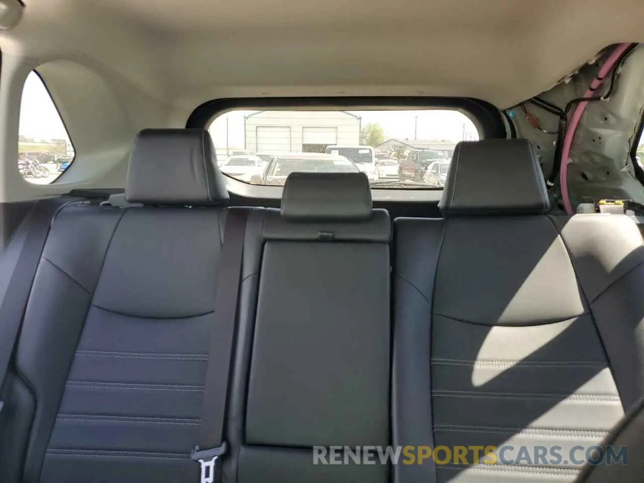 10 fotografías del automóvil dañado JTMB6RFV7RJ042011 TOYOTA RAV4 2024