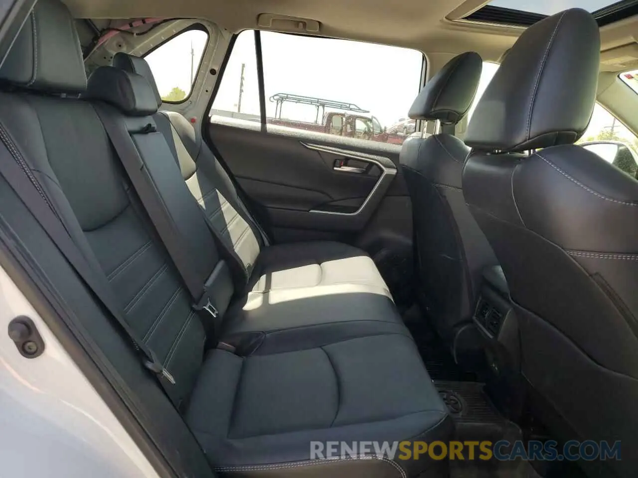 11 fotografías del automóvil dañado JTMB6RFV7RJ042011 TOYOTA RAV4 2024