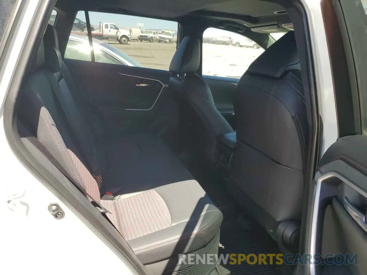 11 fotografías del automóvil dañado JTMEB3FVXRD207926 TOYOTA RAV4 2024