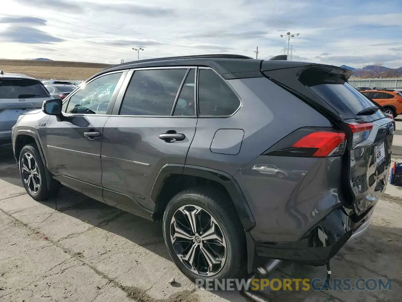 2 fotografías del automóvil dañado JTMFB3FV0RD232497 TOYOTA RAV4 2024