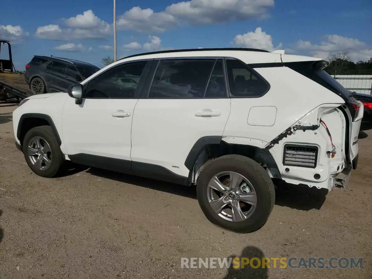 2 fotografías del automóvil dañado JTMLWRFV7RD256032 TOYOTA RAV4 2024
