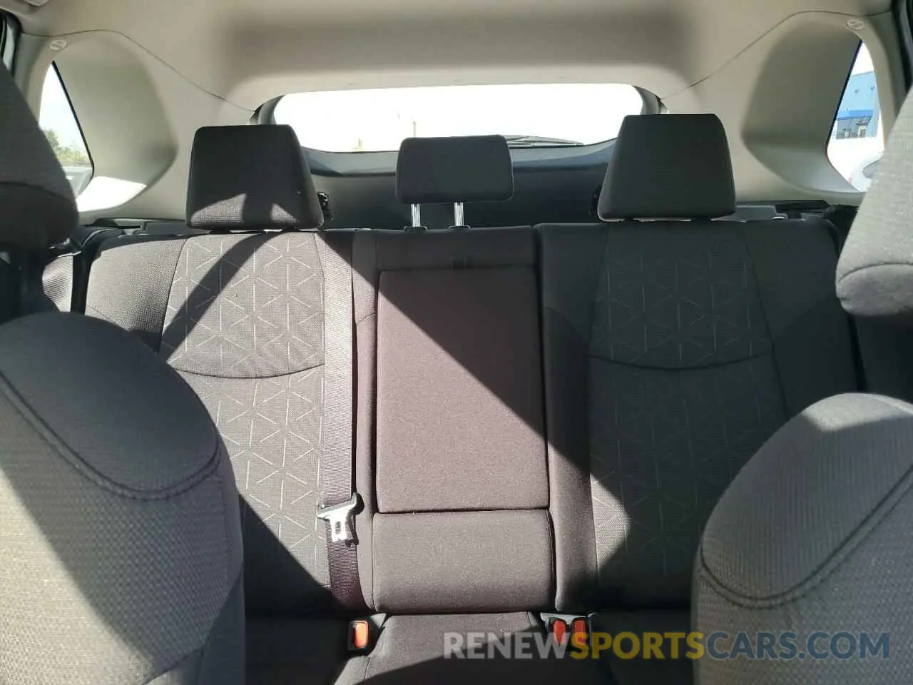 10 fotografías del automóvil dañado JTMRWRFVXRD218322 TOYOTA RAV4 2024